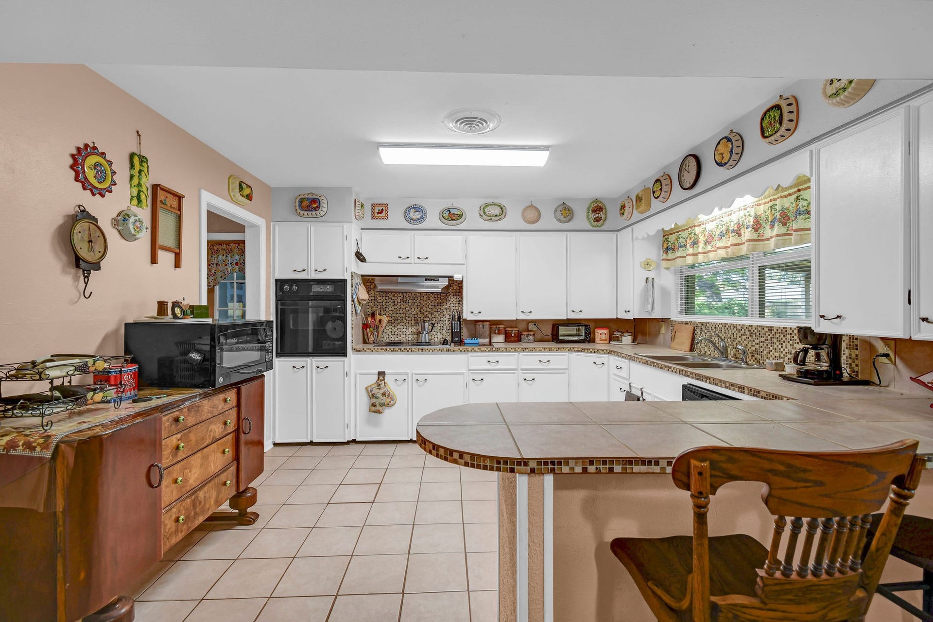 102 W Meadow Lane, West Columbia, TX 77486