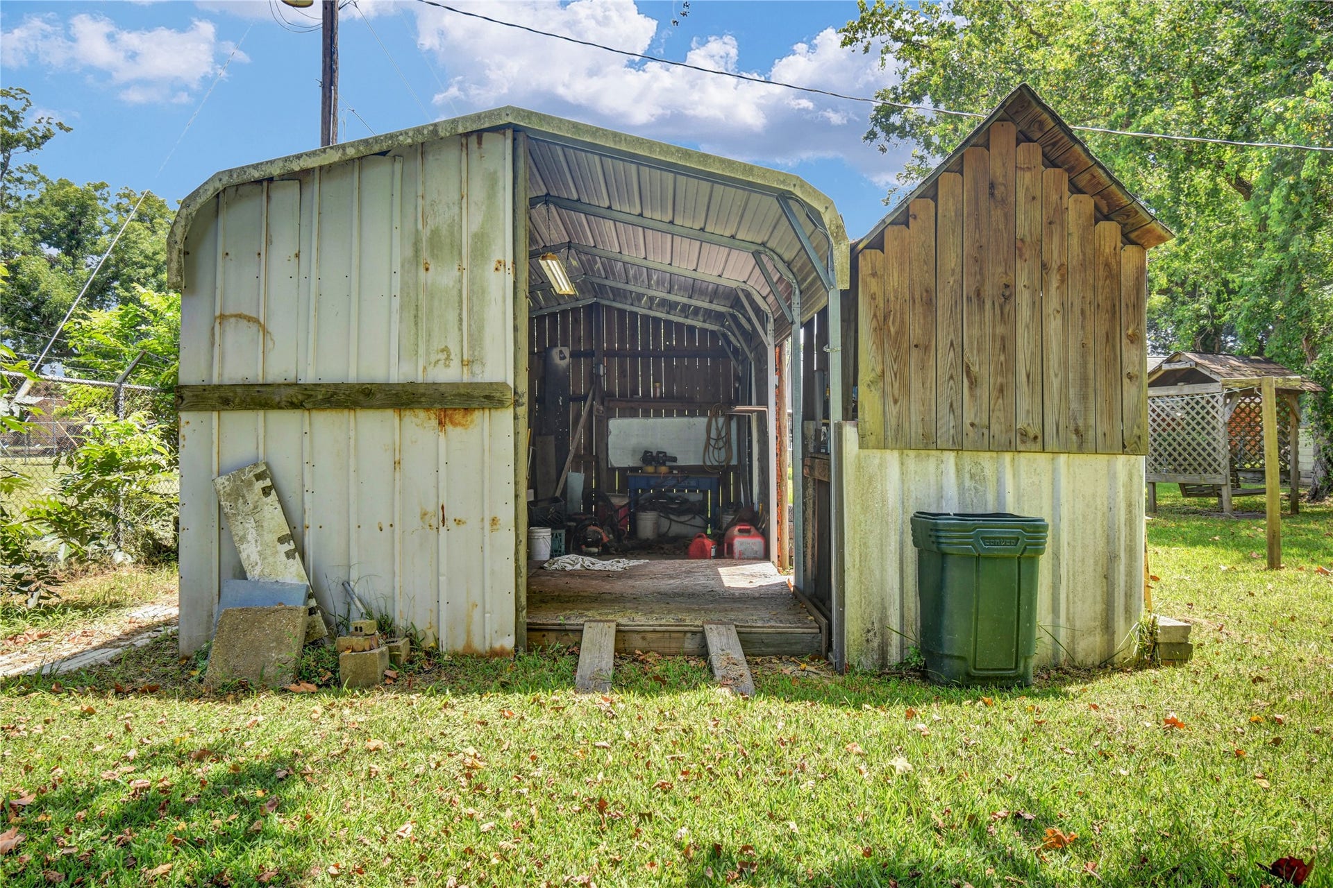 102 W Meadow Lane, West Columbia, TX 77486