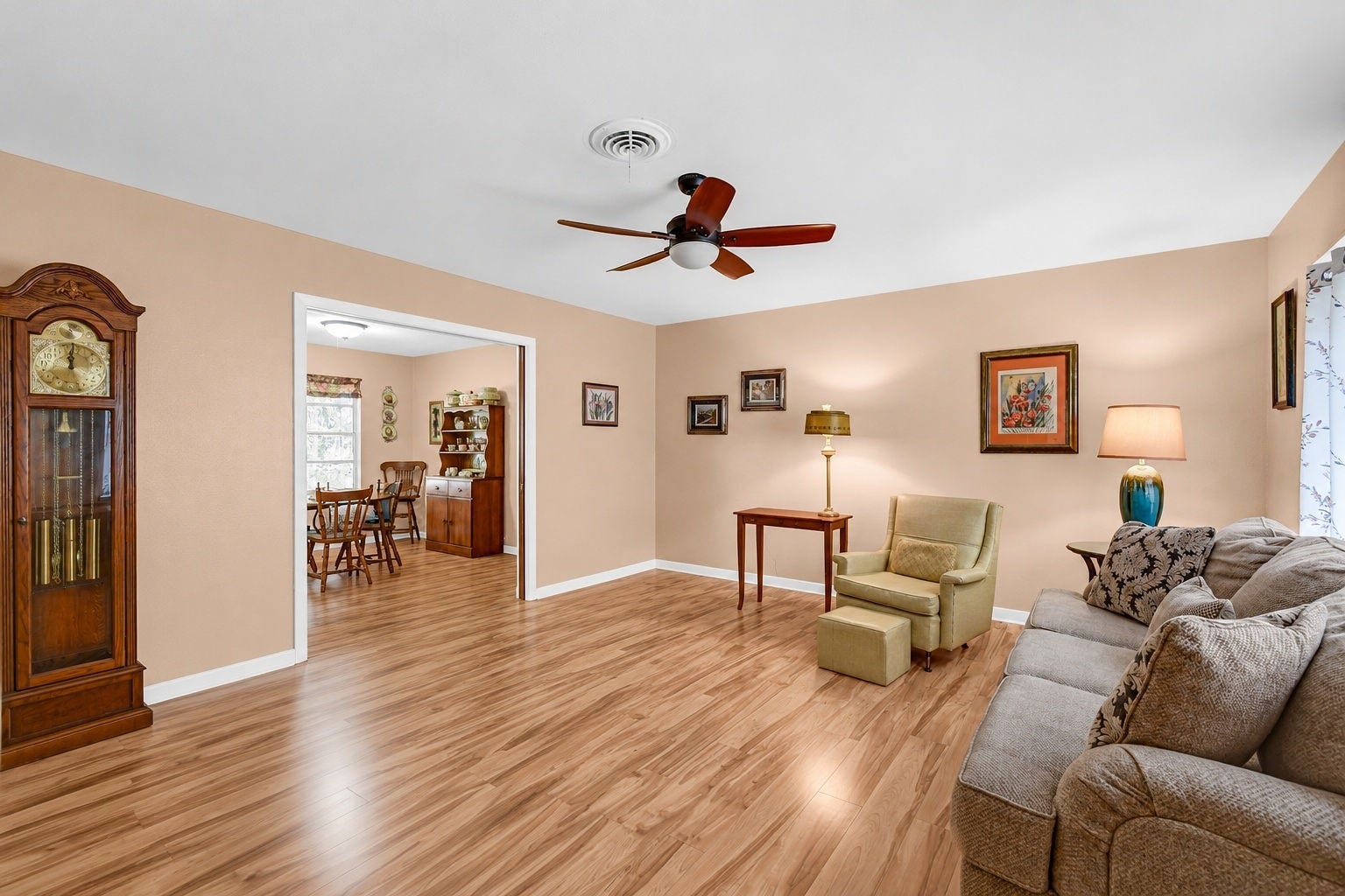 102 W Meadow Lane, West Columbia, TX 77486