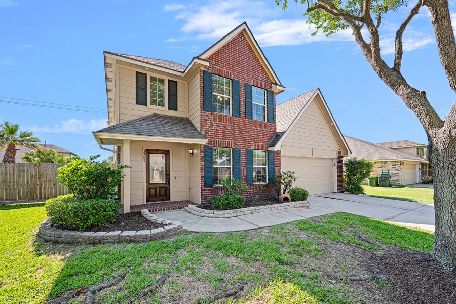 Property photo for 3709 Trent Cove Lane, Pearland, TX