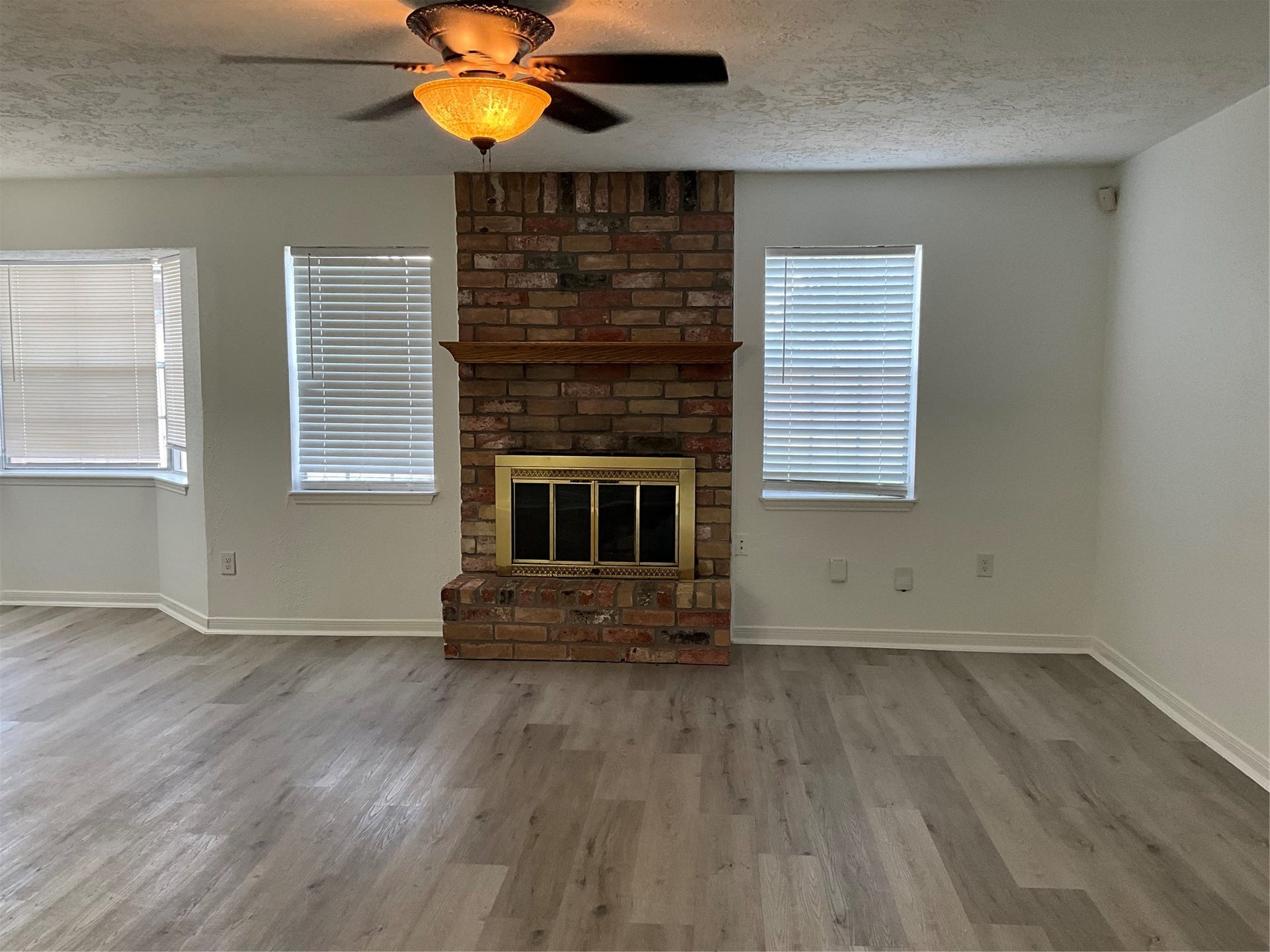 11914 Mulholland Drive, Meadows Place, TX 77477 11914 Mulholland Drive, Meadows Place, TX 77477
