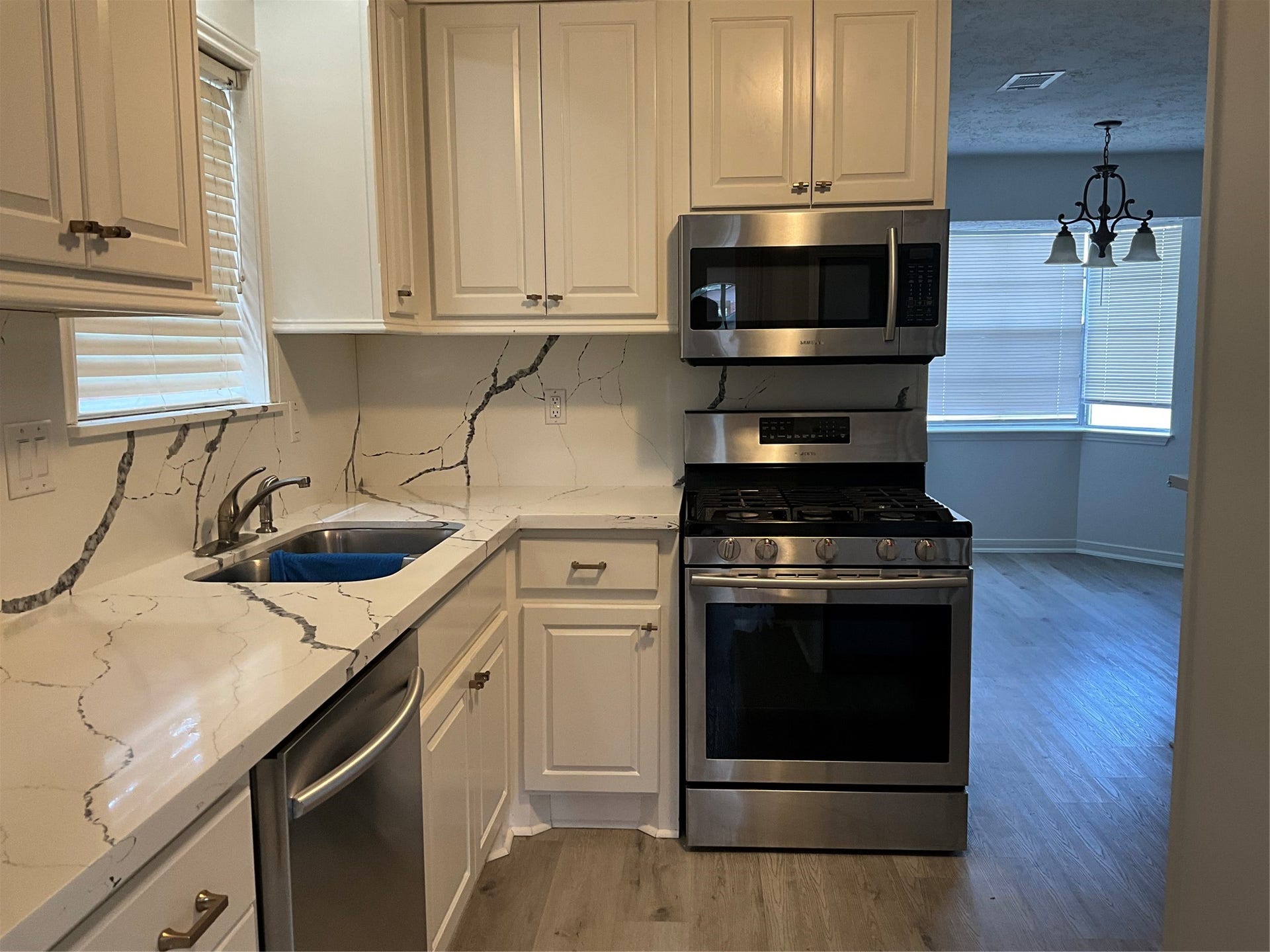 11914 Mulholland Drive, Meadows Place, TX 77477 11914 Mulholland Drive, Meadows Place, TX 77477