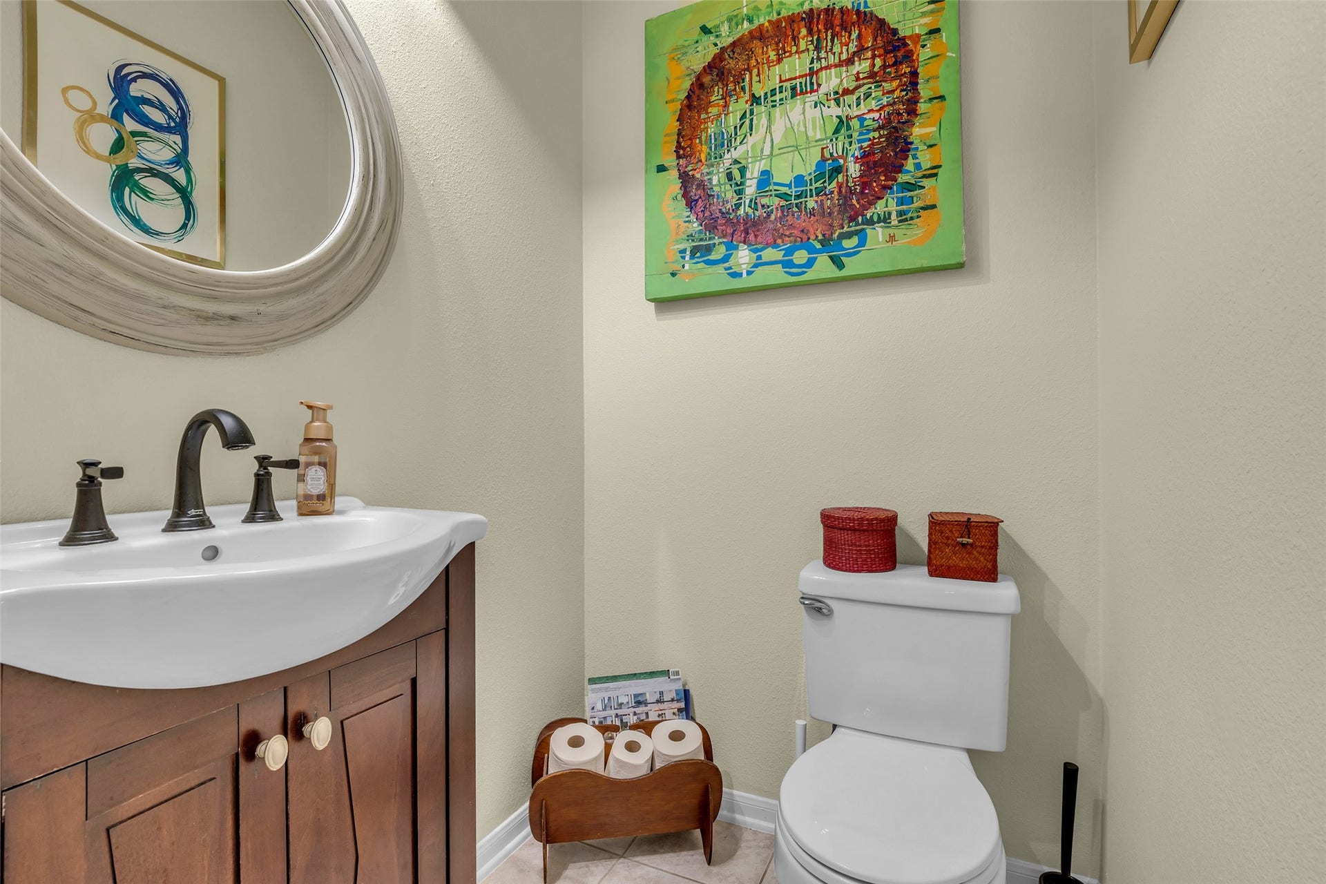 119 N Westwinds Circle, The Woodlands, TX 77382 Nice half bath downstairs!