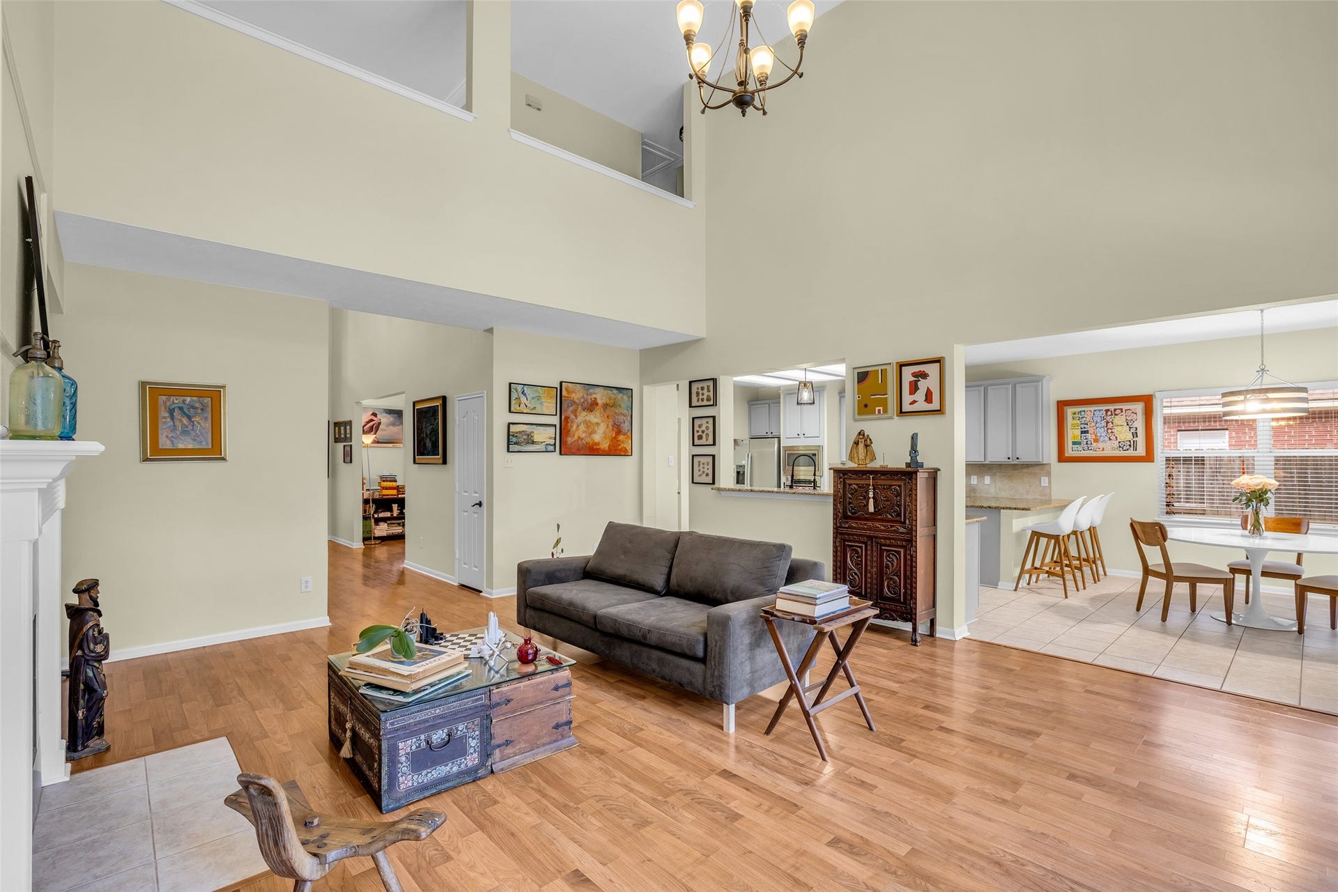 119 N Westwinds Circle, The Woodlands, TX 77382 Great space for entertaining with open concept living areas!