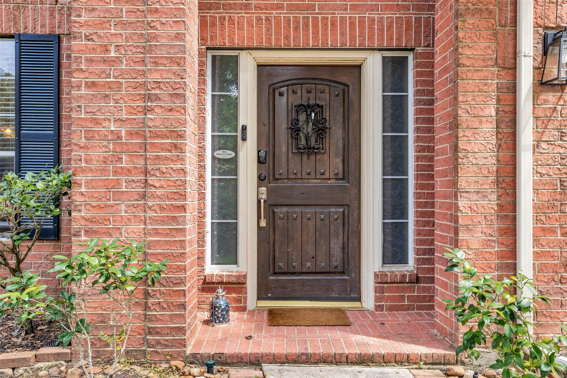 119 N Westwinds Circle, The Woodlands, TX 77382 Make this lovely home yours.