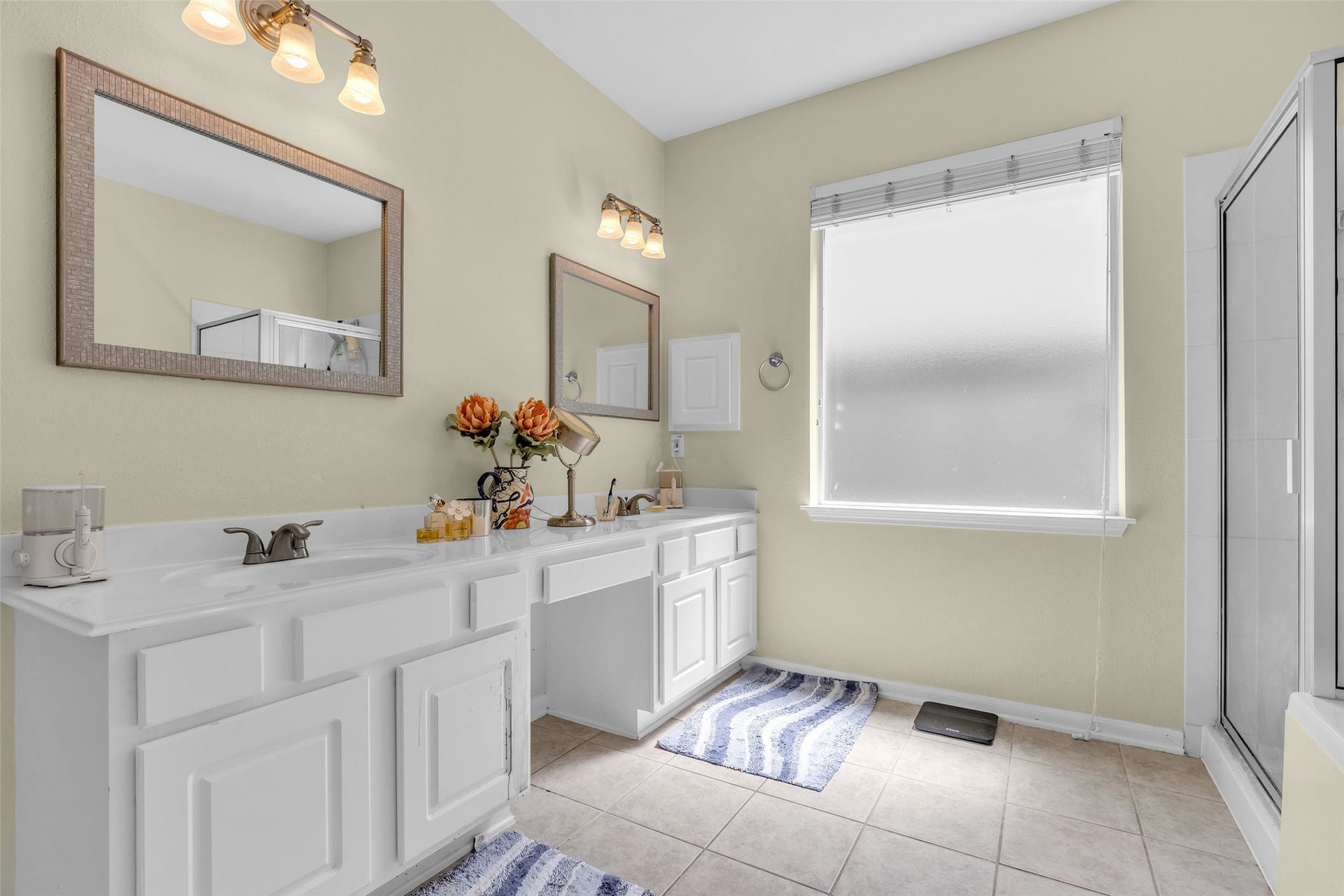 119 N Westwinds Circle, The Woodlands, TX 77382 Primary ensuite provide luxury and privacy! Large walk-in closet with custom built-ins!