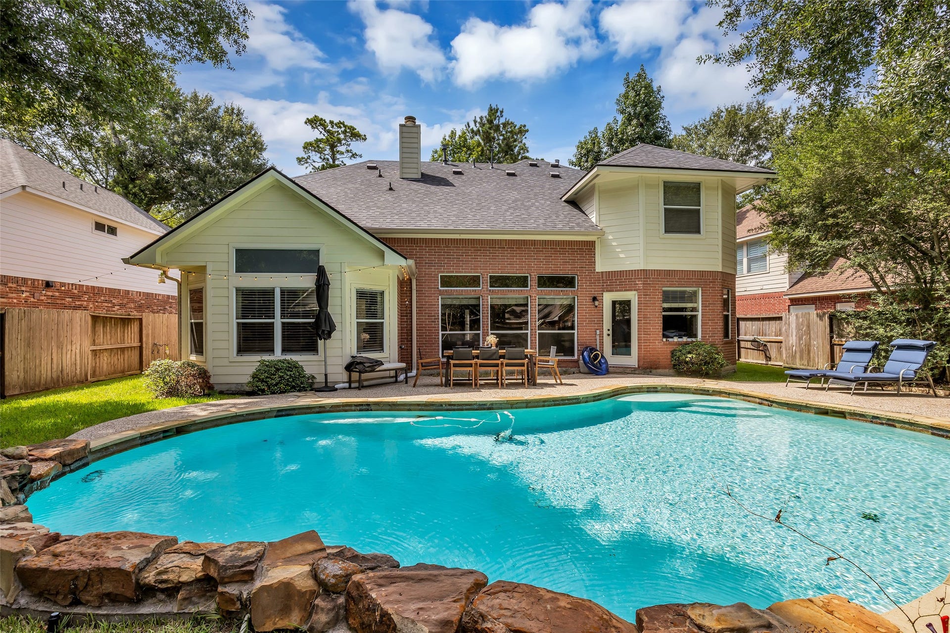 119 N Westwinds Circle, The Woodlands, TX 77382 Imagine spending time in this beautiful backyard!