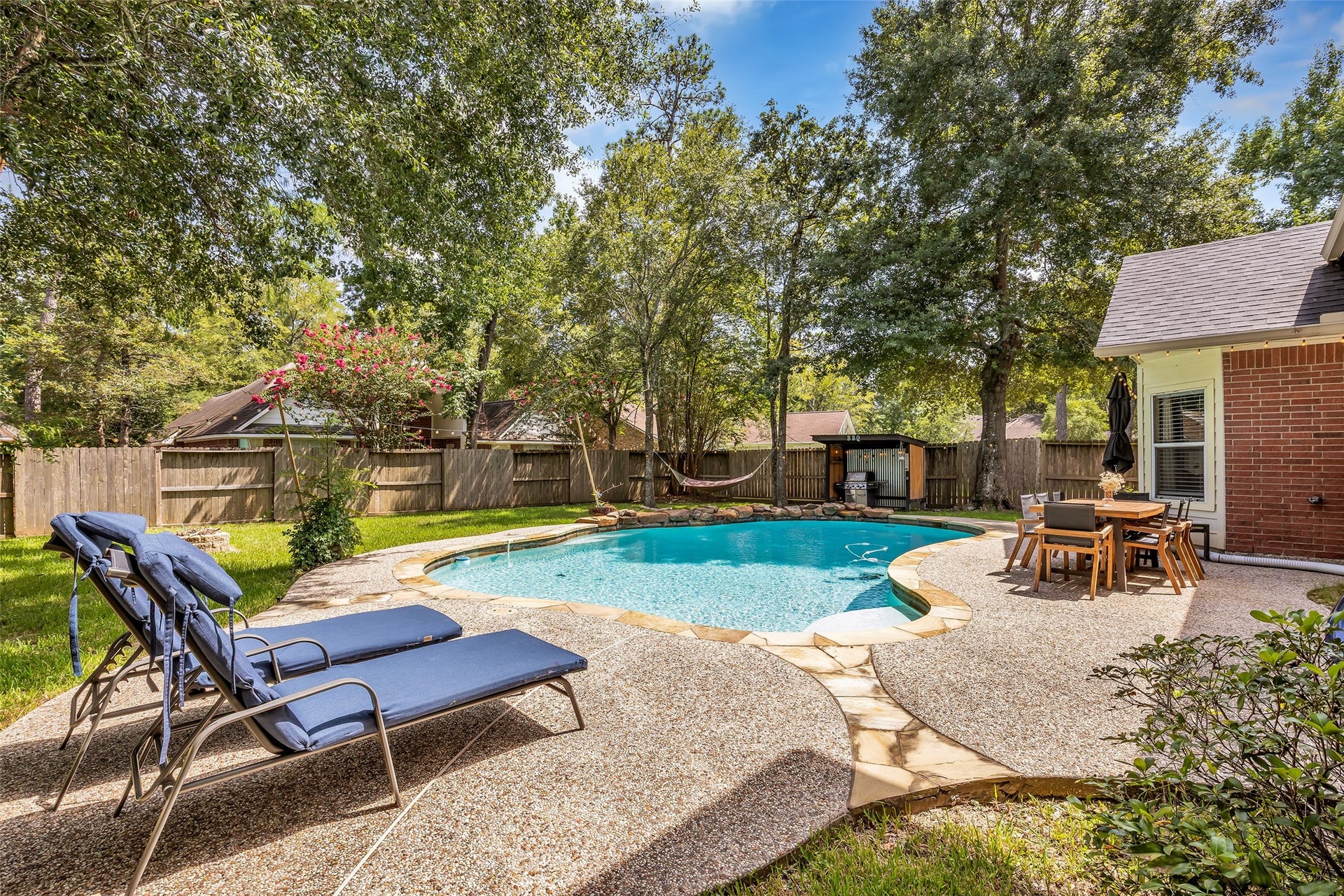 119 N Westwinds Circle, The Woodlands, TX 77382 Plenty of space for lawn furniture!