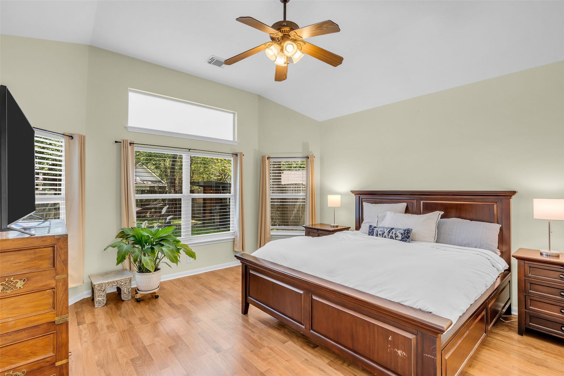 119 N Westwinds Circle, The Woodlands, TX 77382 Large downstairs primary suite!