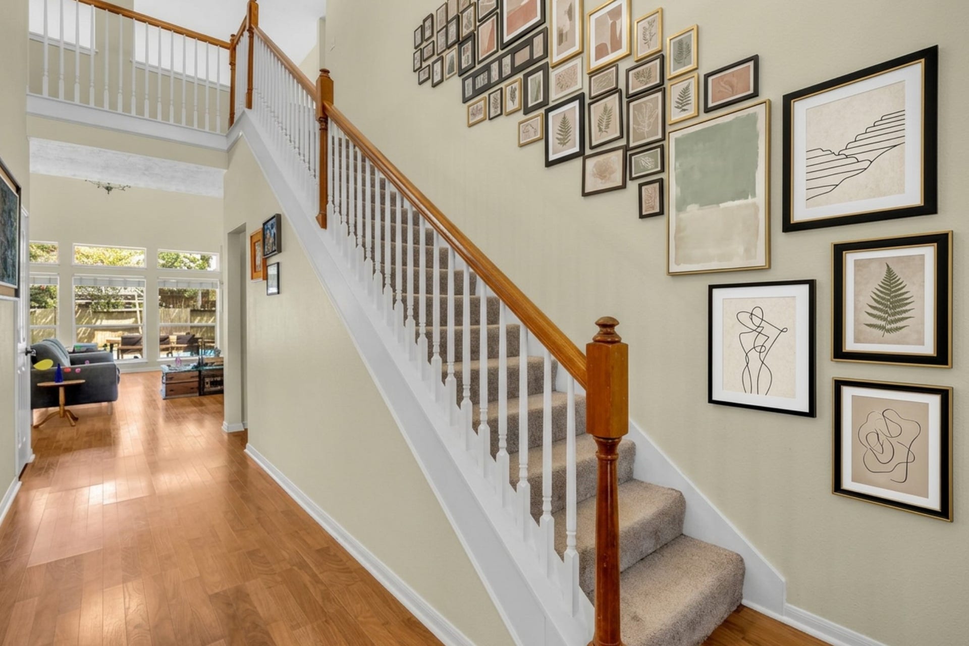 119 N Westwinds Circle, The Woodlands, TX 77382 Two-story entry greets your guests.