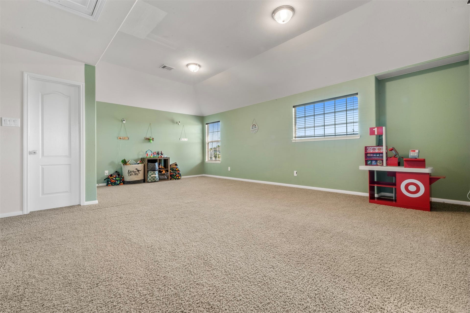 314 Gulf Winds Drive, Bacliff, TX 77518 Spacious flex space (upstairs) Great for a game room or man cave.