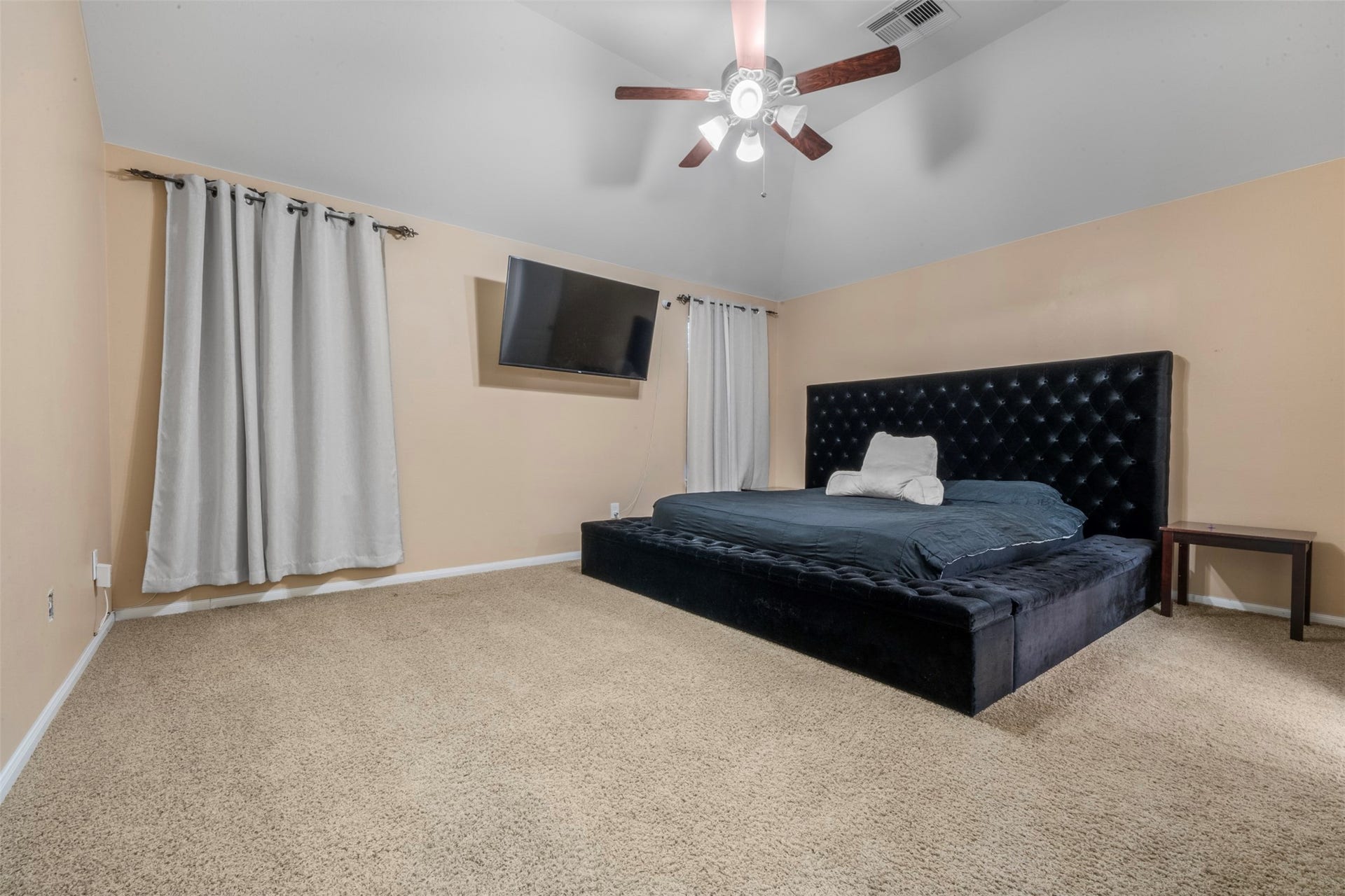 314 Gulf Winds Drive, Bacliff, TX 77518 Spacious Primary bedroom.