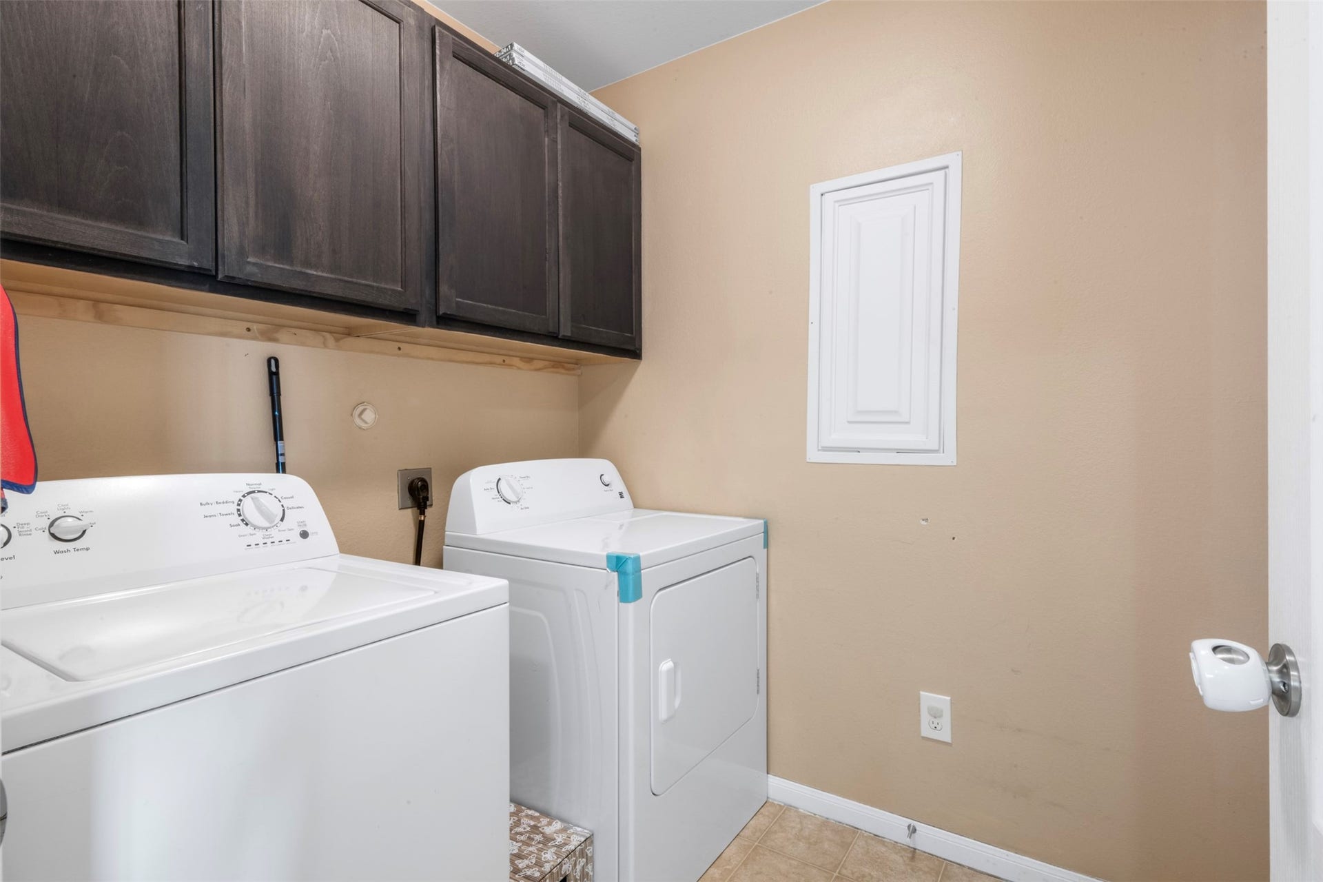 314 Gulf Winds Drive, Bacliff, TX 77518 Laundry room