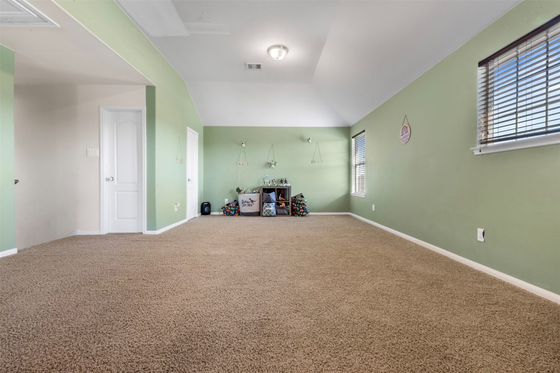314 Gulf Winds Drive, Bacliff, TX 77518 Spacious Flex space upstairs.