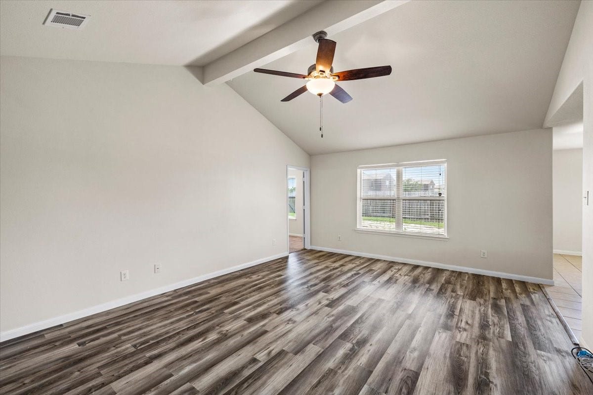 422 Hawks View Drive, La Marque, TX 77568 Living area with high ceilings has open feel