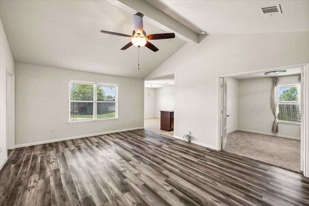 422 Hawks View Drive, La Marque, TX 77568 The set of windows allow for natural light for all your indoor plants!