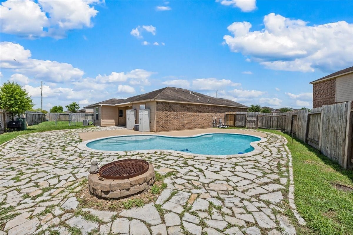 422 Hawks View Drive, La Marque, TX 77568 Enjoy your private pool in the hot Texas summer and fire pit in the short Texas winter