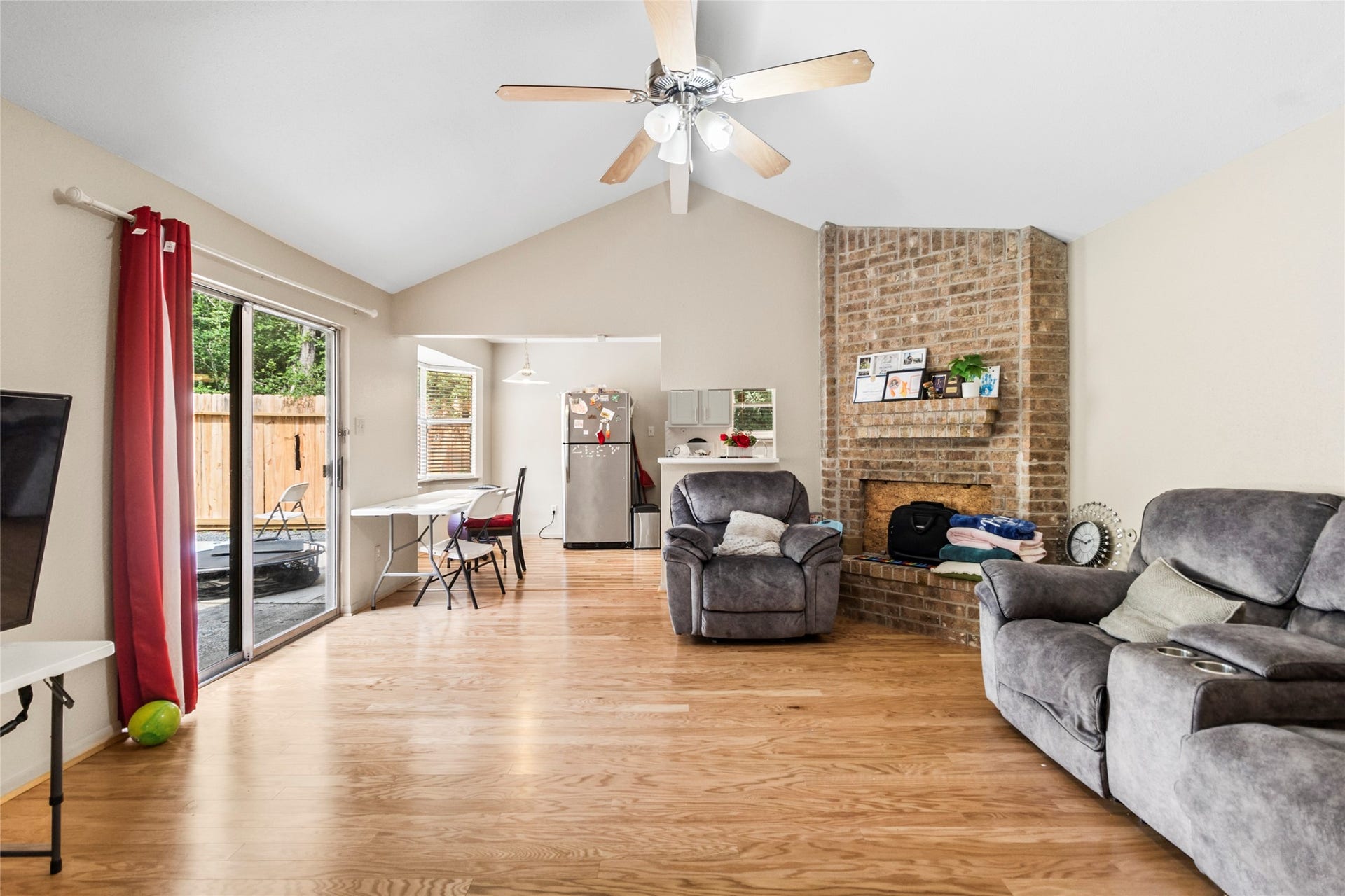 1 E Woodtimber Court, Spring, TX 77381 1 E Woodtimber Court, Spring, TX 77381