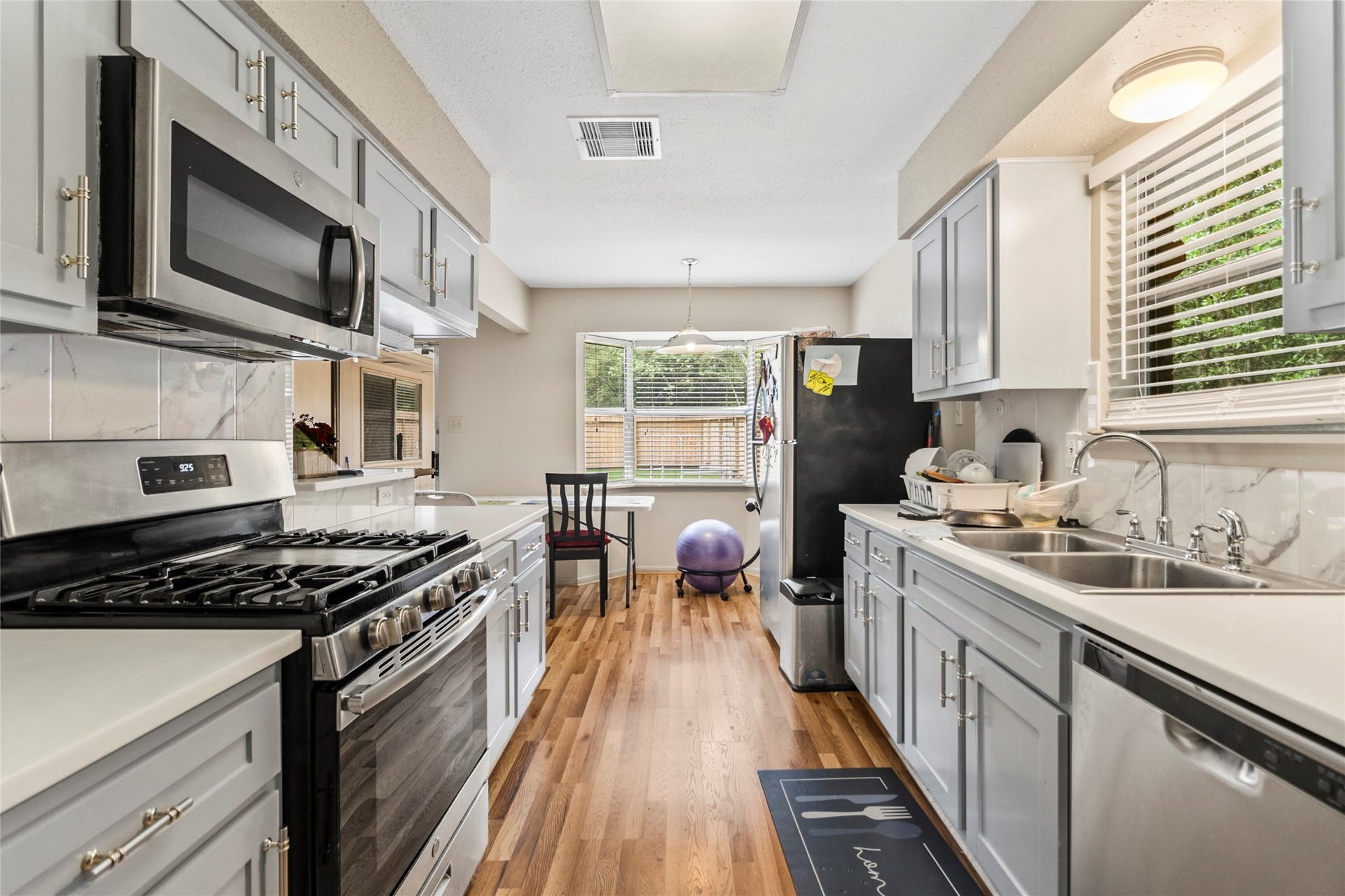 1 E Woodtimber Court, Spring, TX 77381 1 E Woodtimber Court, Spring, TX 77381