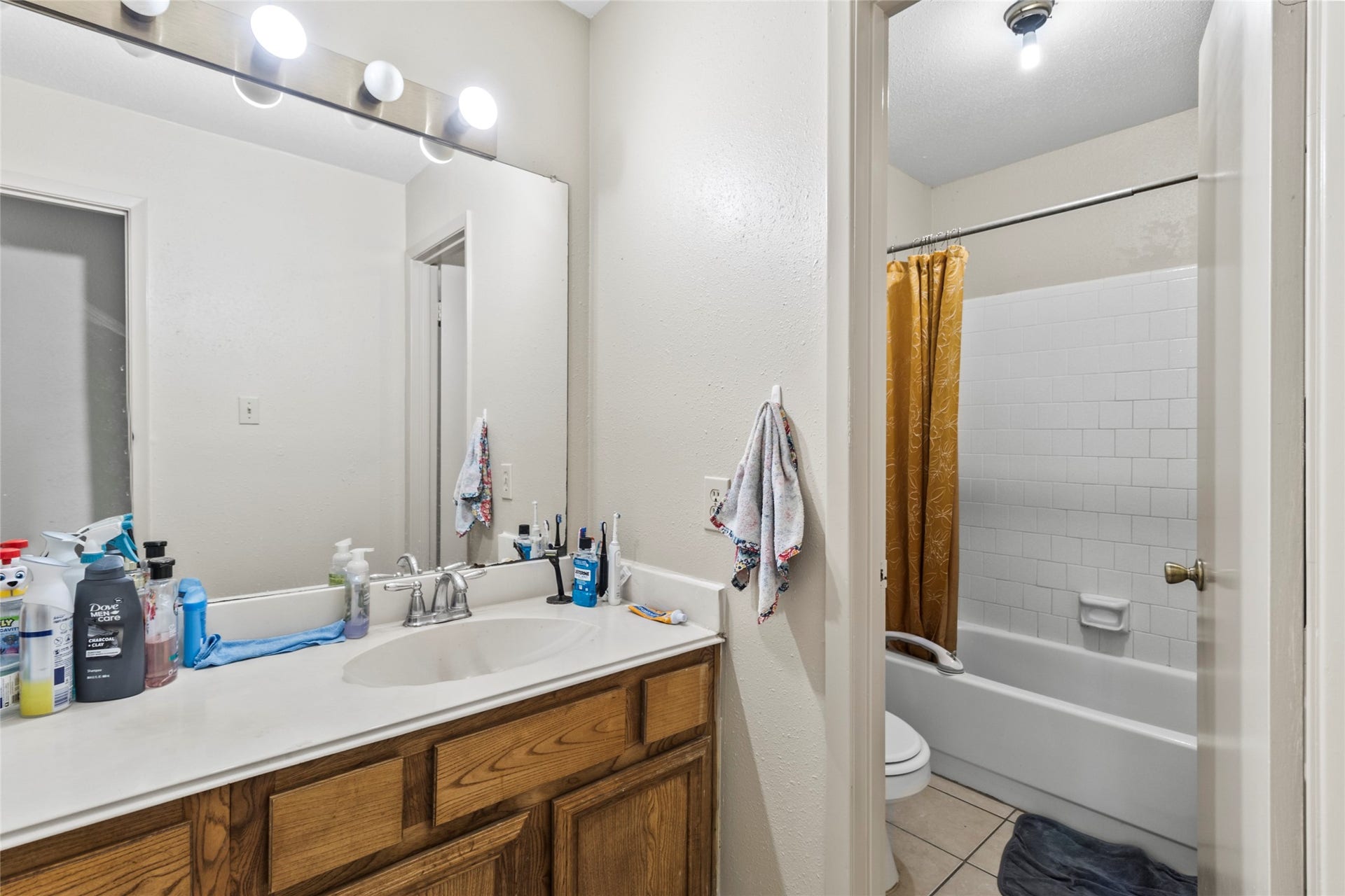 1 E Woodtimber Court, Spring, TX 77381 1 E Woodtimber Court, Spring, TX 77381