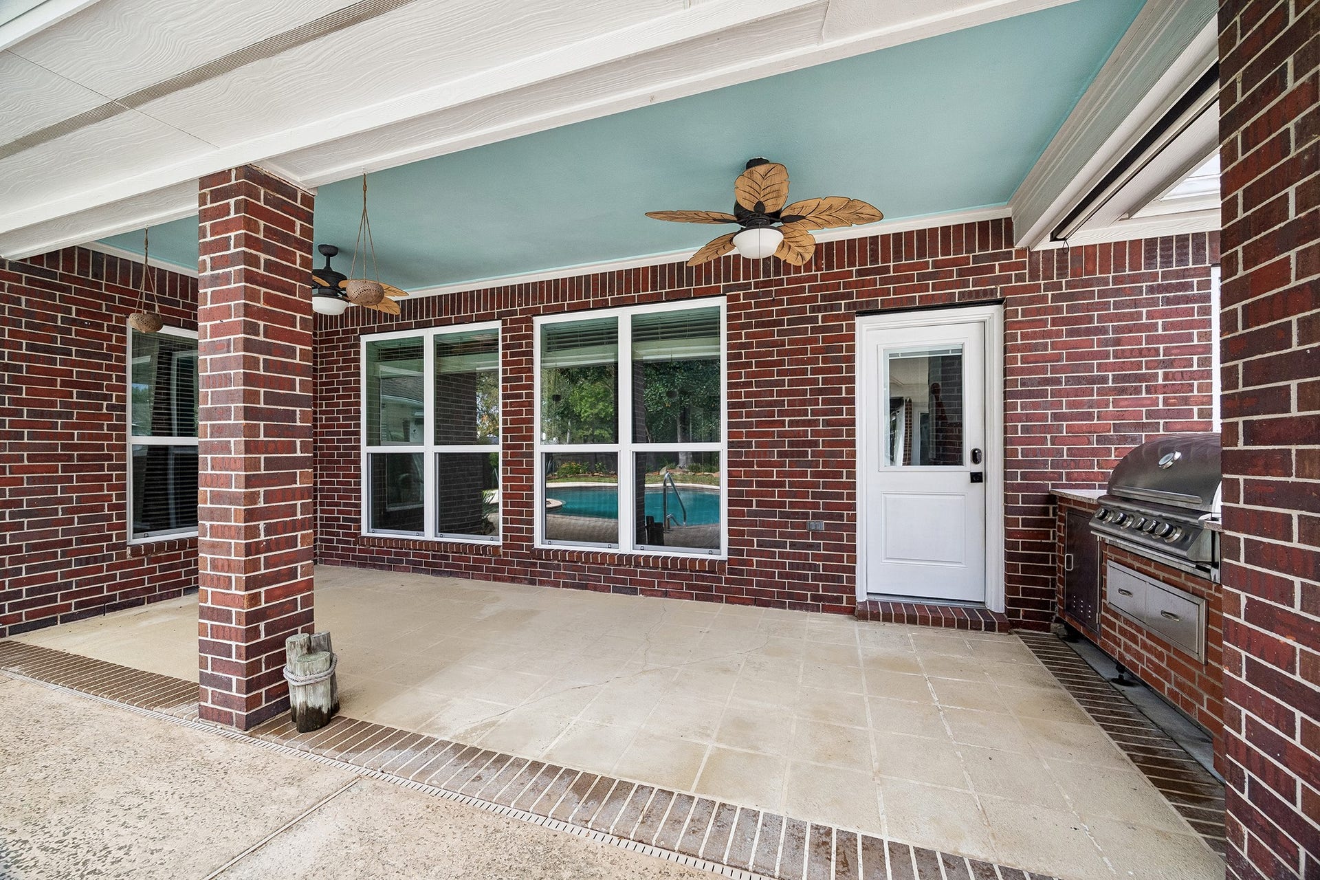 14402 Summerwood Lakes Drive, Houston, TX 77044 Patio area