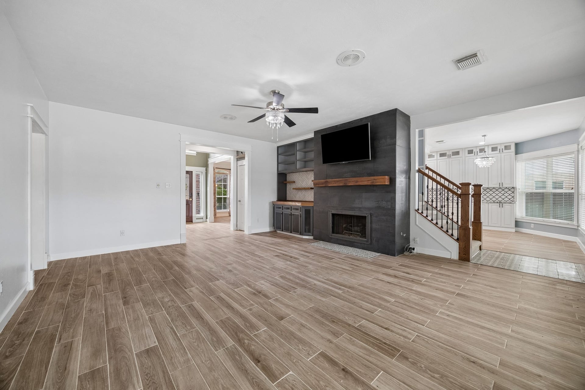 14402 Summerwood Lakes Drive, Houston, TX 77044 Another view of the Living Room