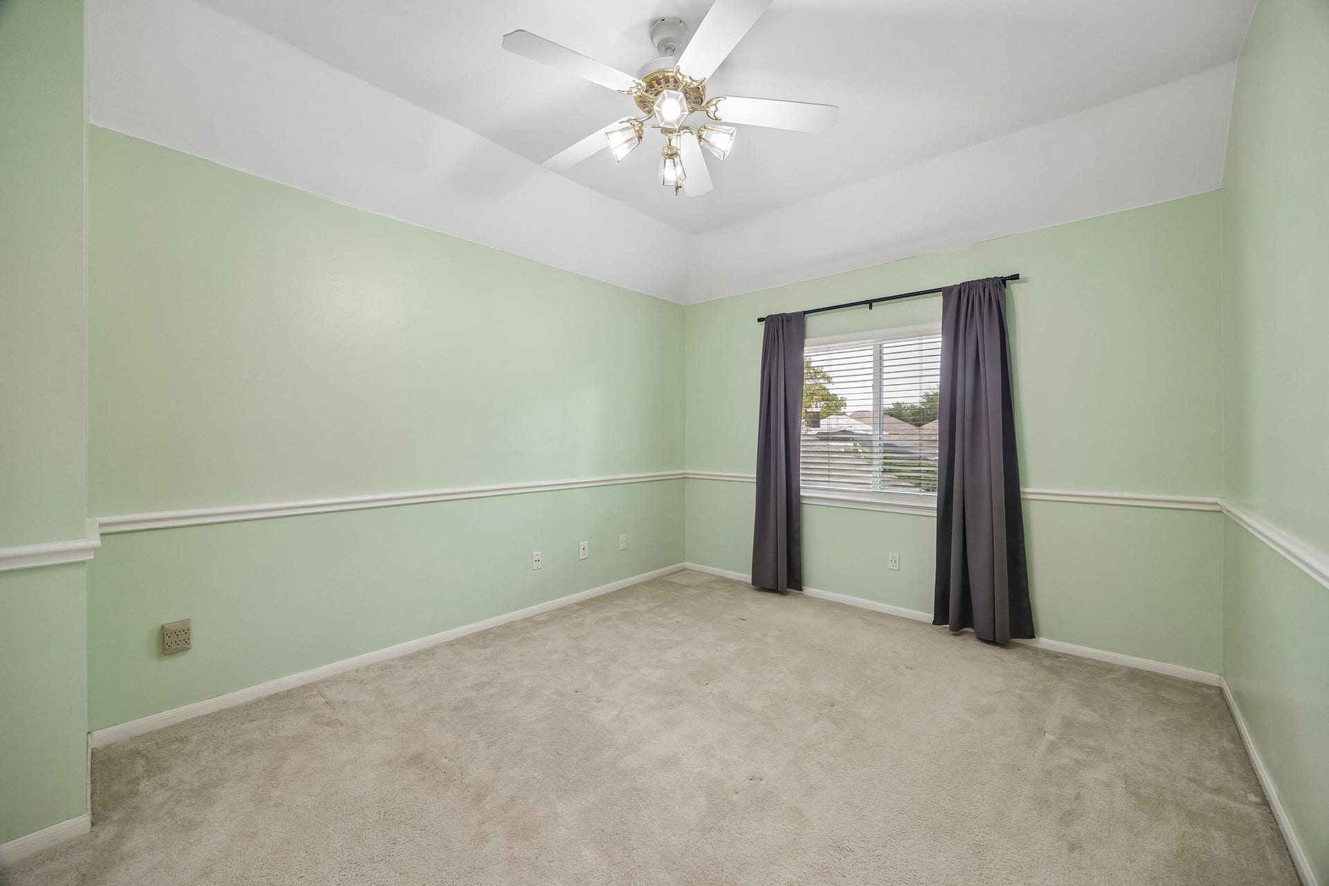 14402 Summerwood Lakes Drive, Houston, TX 77044 Secondary bedroom on the back of the home