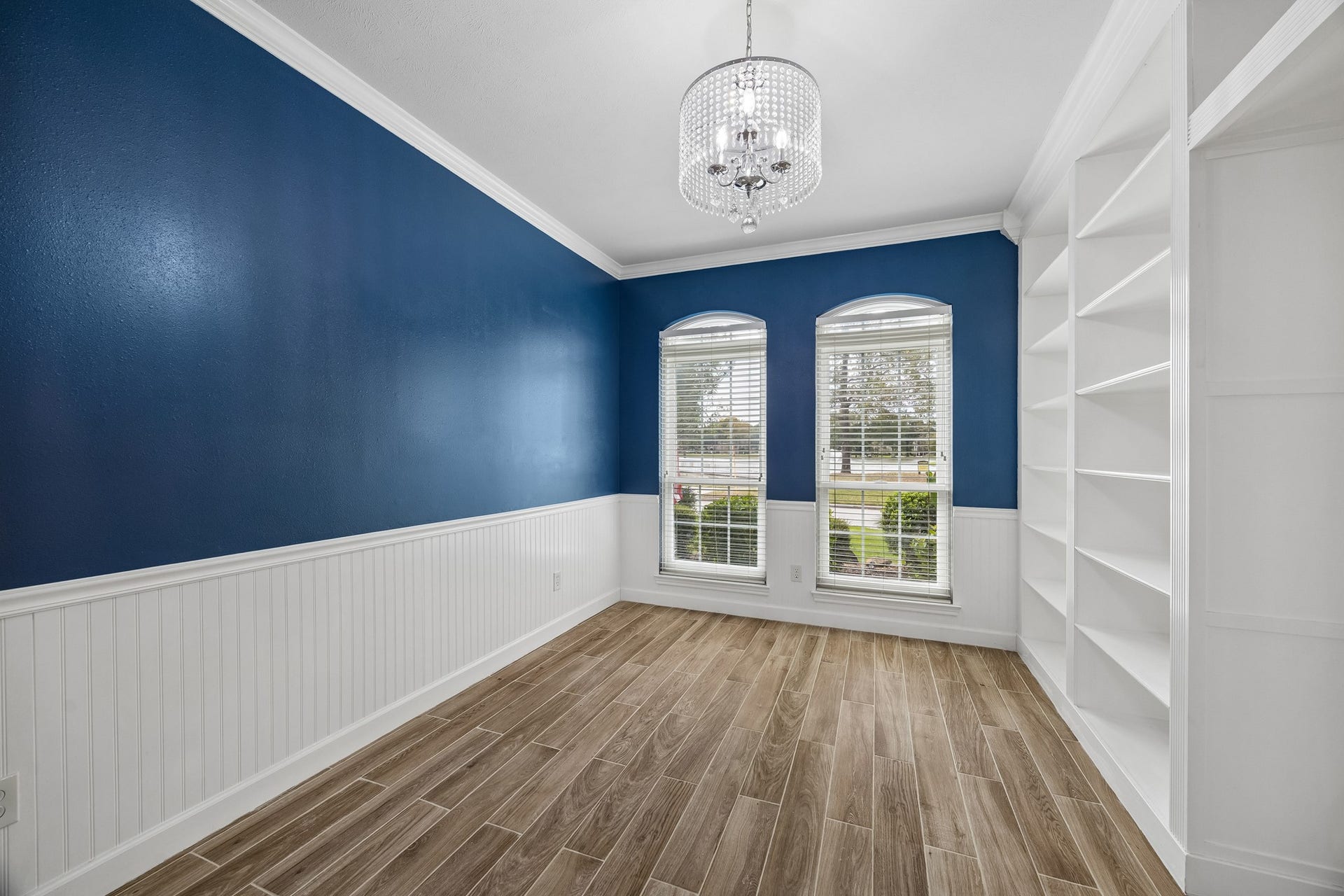 14402 Summerwood Lakes Drive, Houston, TX 77044 Home Office/ Study