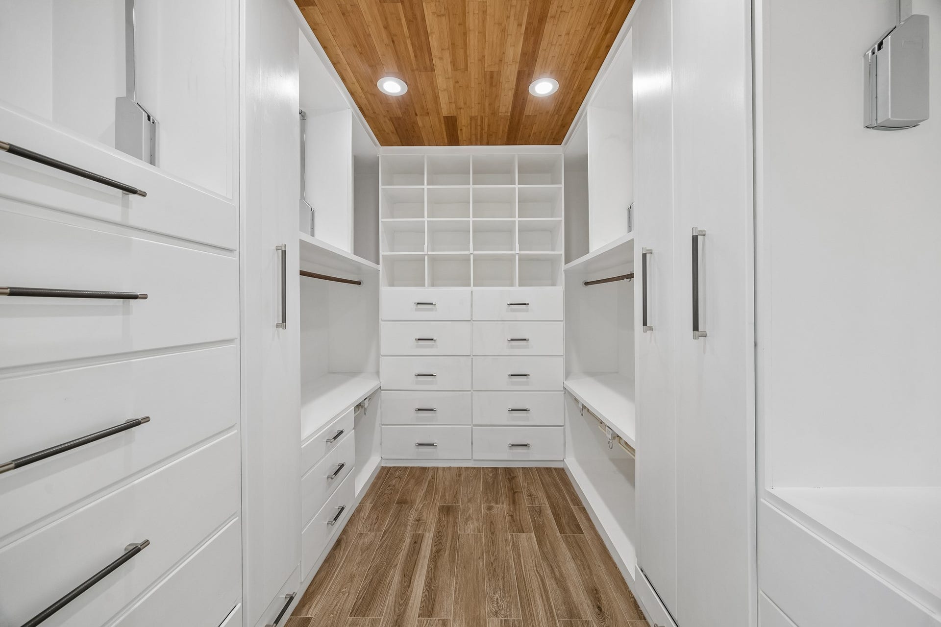 14402 Summerwood Lakes Drive, Houston, TX 77044 Primary walk-in custom closet
