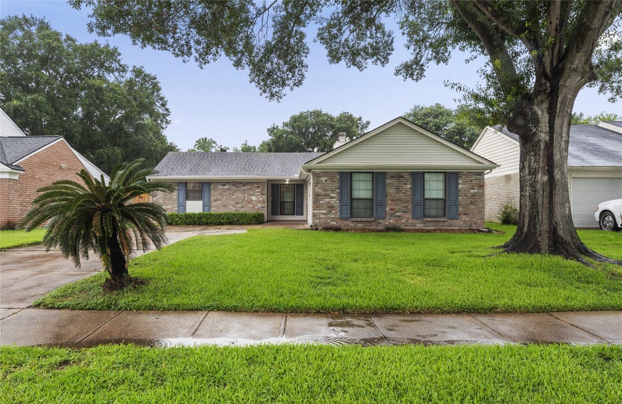 Property photo for 18007 Brooknoll Drive, Houston, TX