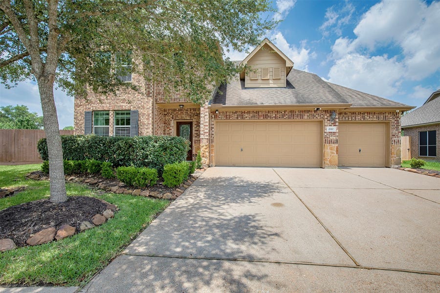 Property photo for 2110 Stonehollow Court, Pearland, TX
