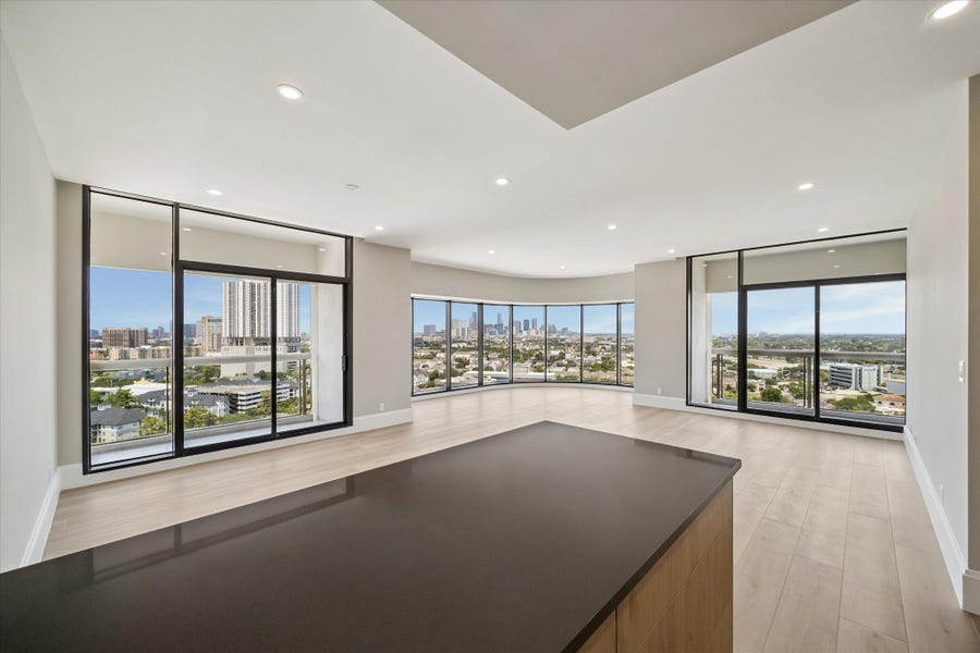 Property photo for 1701 Hermann Drive, #18C, Houston, TX