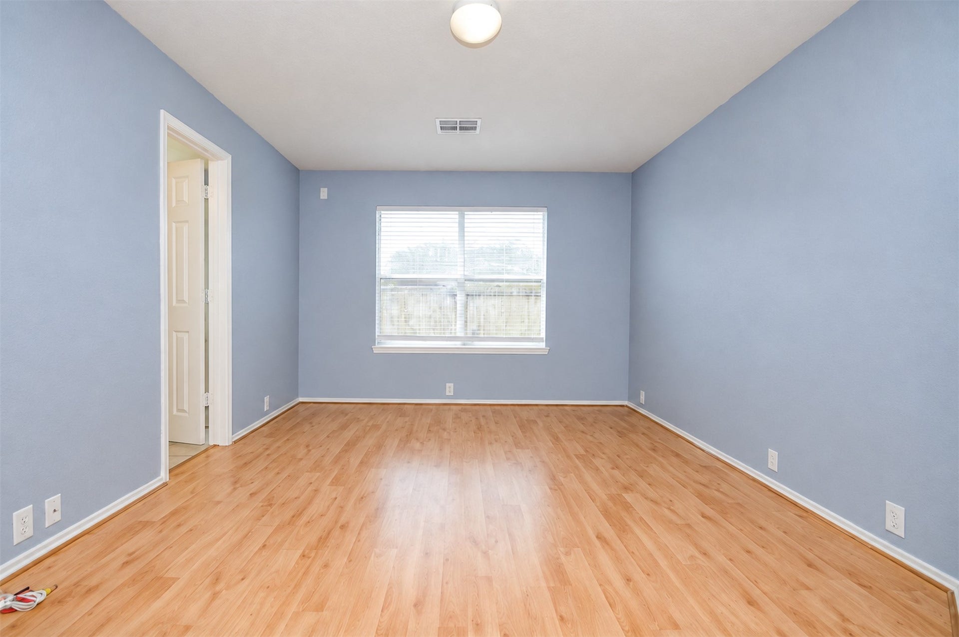 6003 Baldwin Elm St, Richmond, TX 77407 Master Bedroom
***Property is vacant. Photo digitally enhanced with AI; lighting, color, and ceiling appearance adjusted. ***