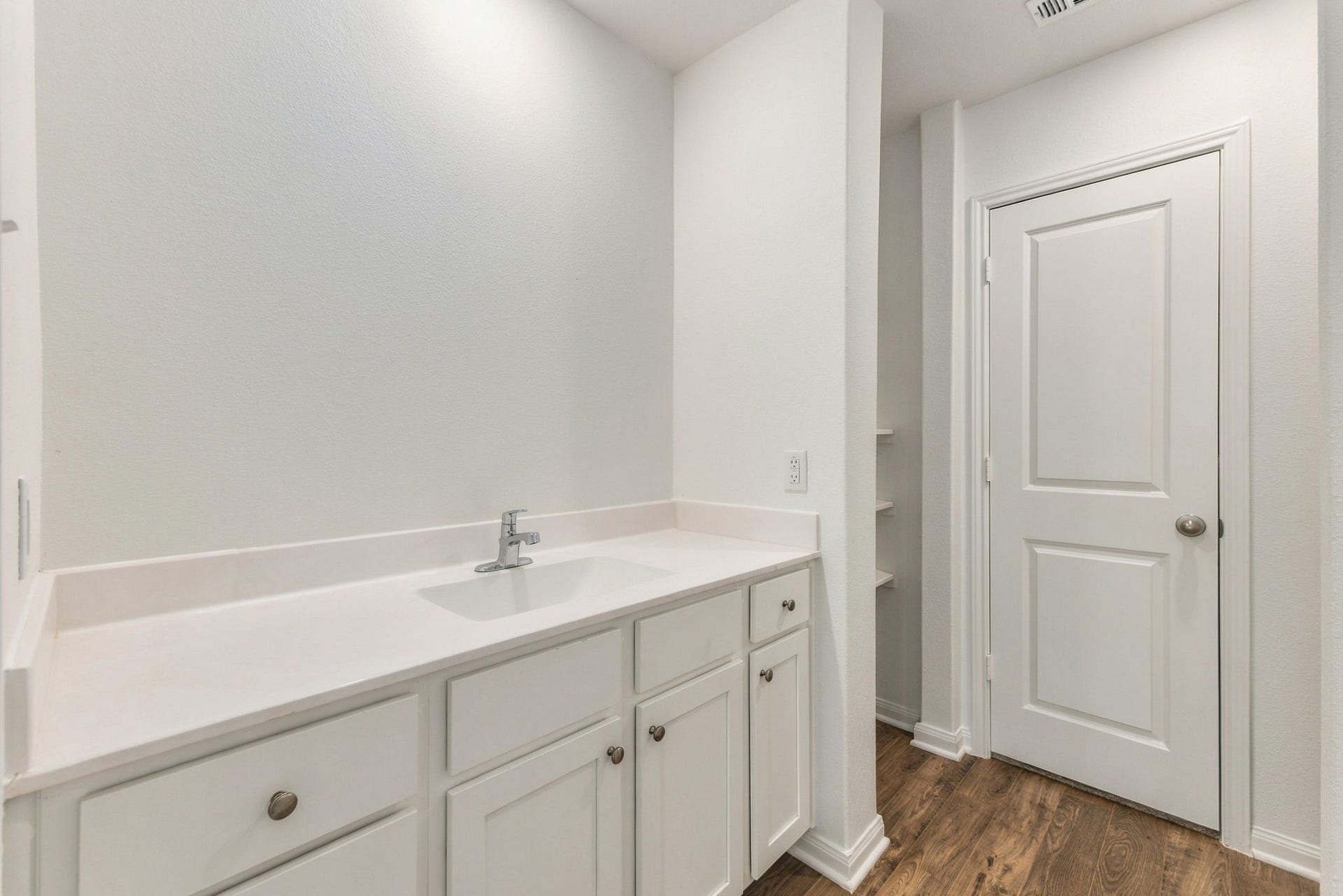 8938 Mystery Stone Drive, Iowa Colony, TX 77583