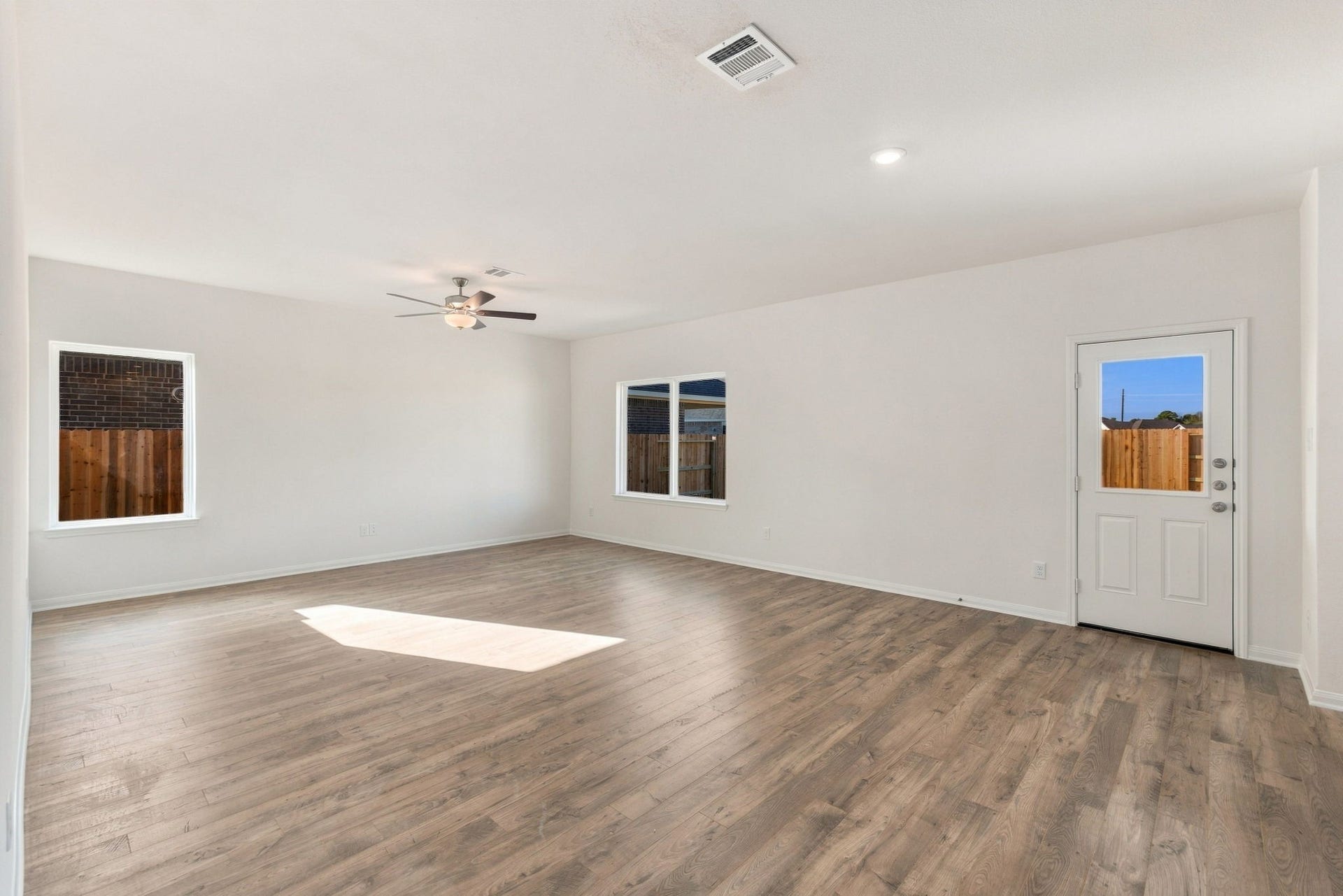 8938 Mystery Stone Drive, Iowa Colony, TX 77583