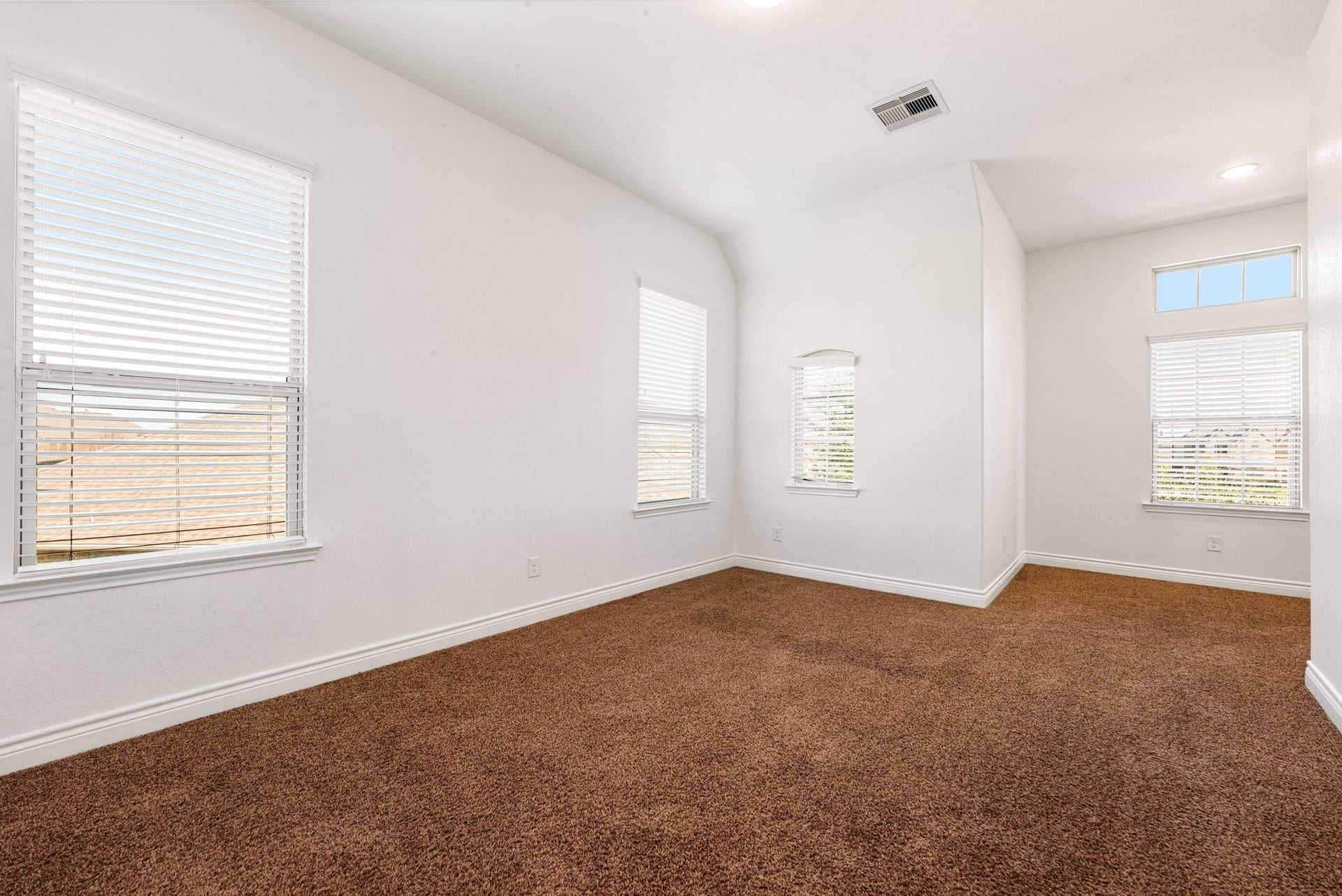 3318 Elizabeth Springs Court, Katy, TX 77494 Large upstairs secondary bedroom connects to shared full bath.