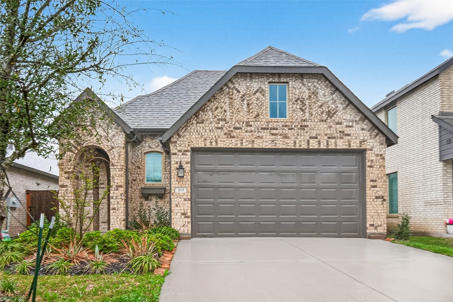 Property photo for 213 Trapper Creek Drive, Conroe, TX
