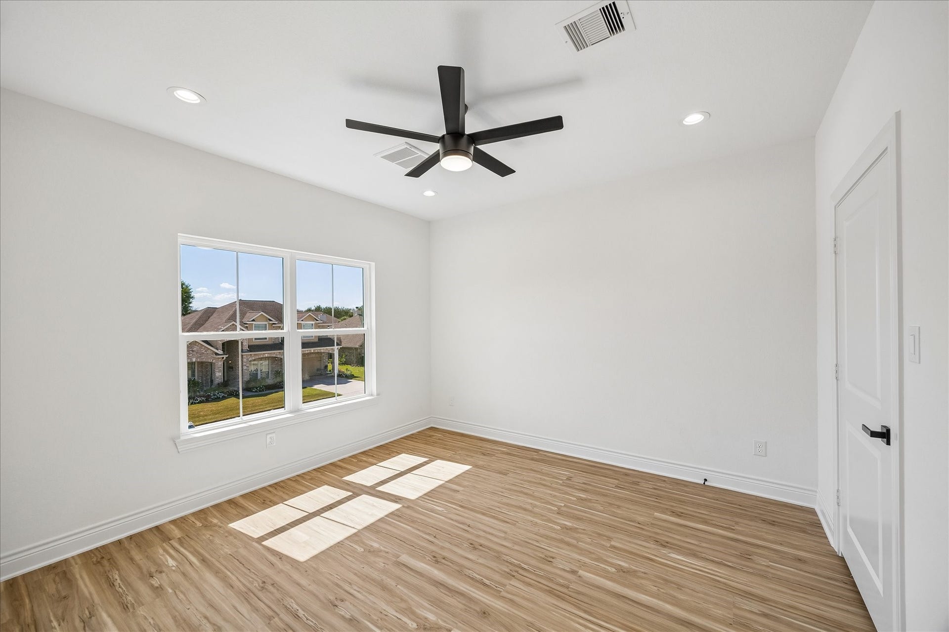 1413 Cottage Cove Court, Seabrook, TX 77586