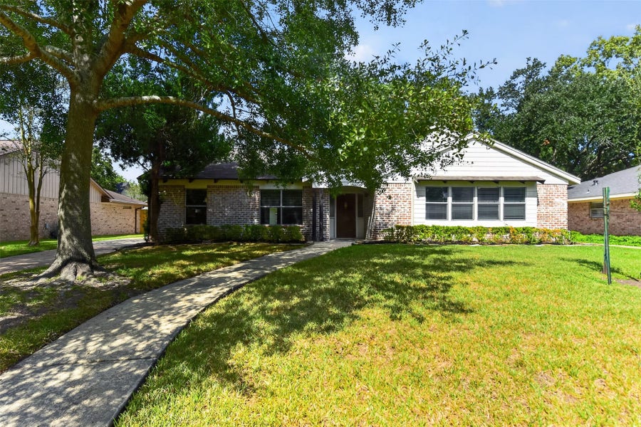Property photo for 4023 Bayou Grove Drive, Seabrook, TX