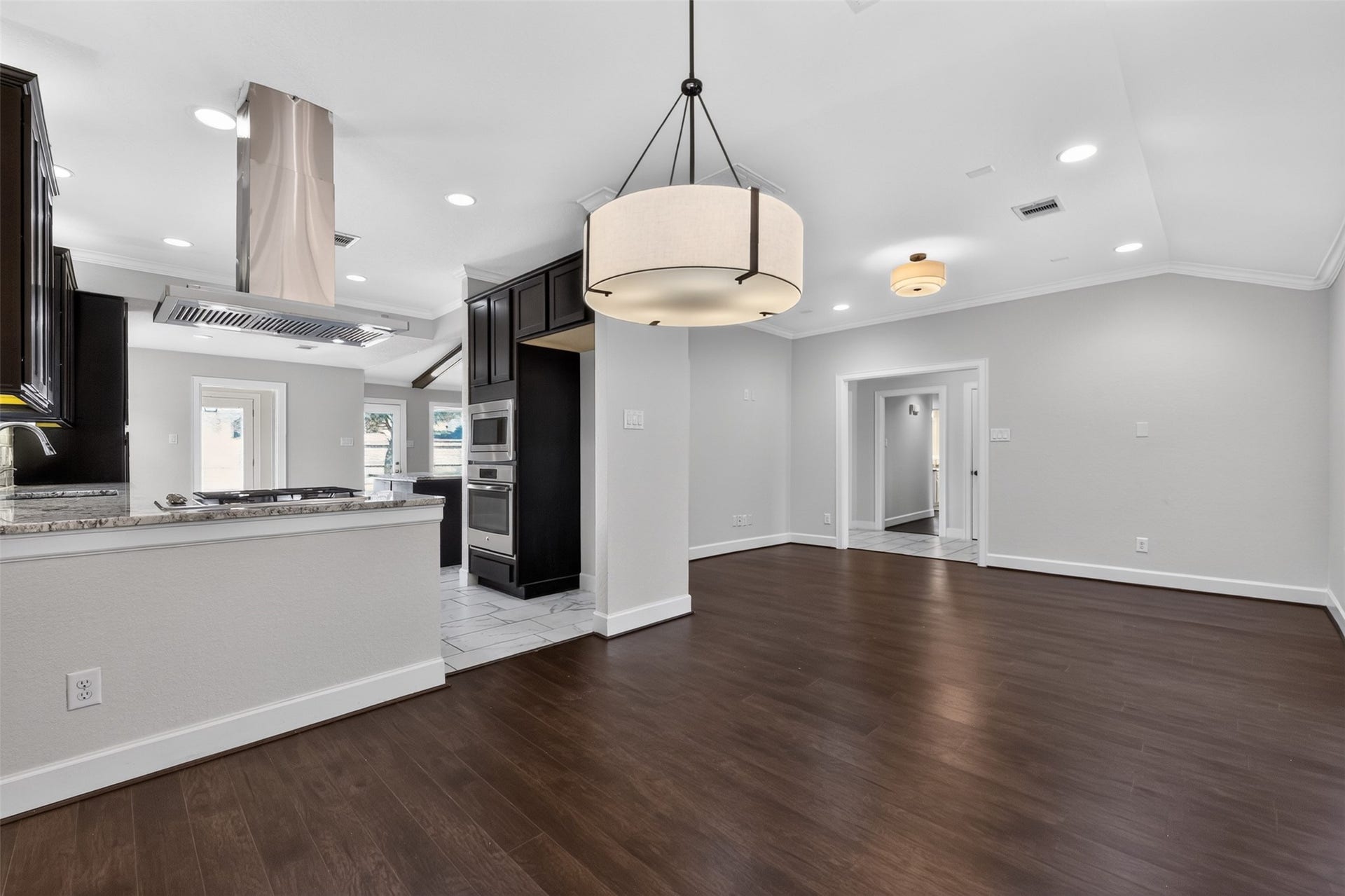 4023 Bayou Grove Drive, Seabrook, TX 77586 4023 Bayou Grove Drive, Seabrook, TX 77586