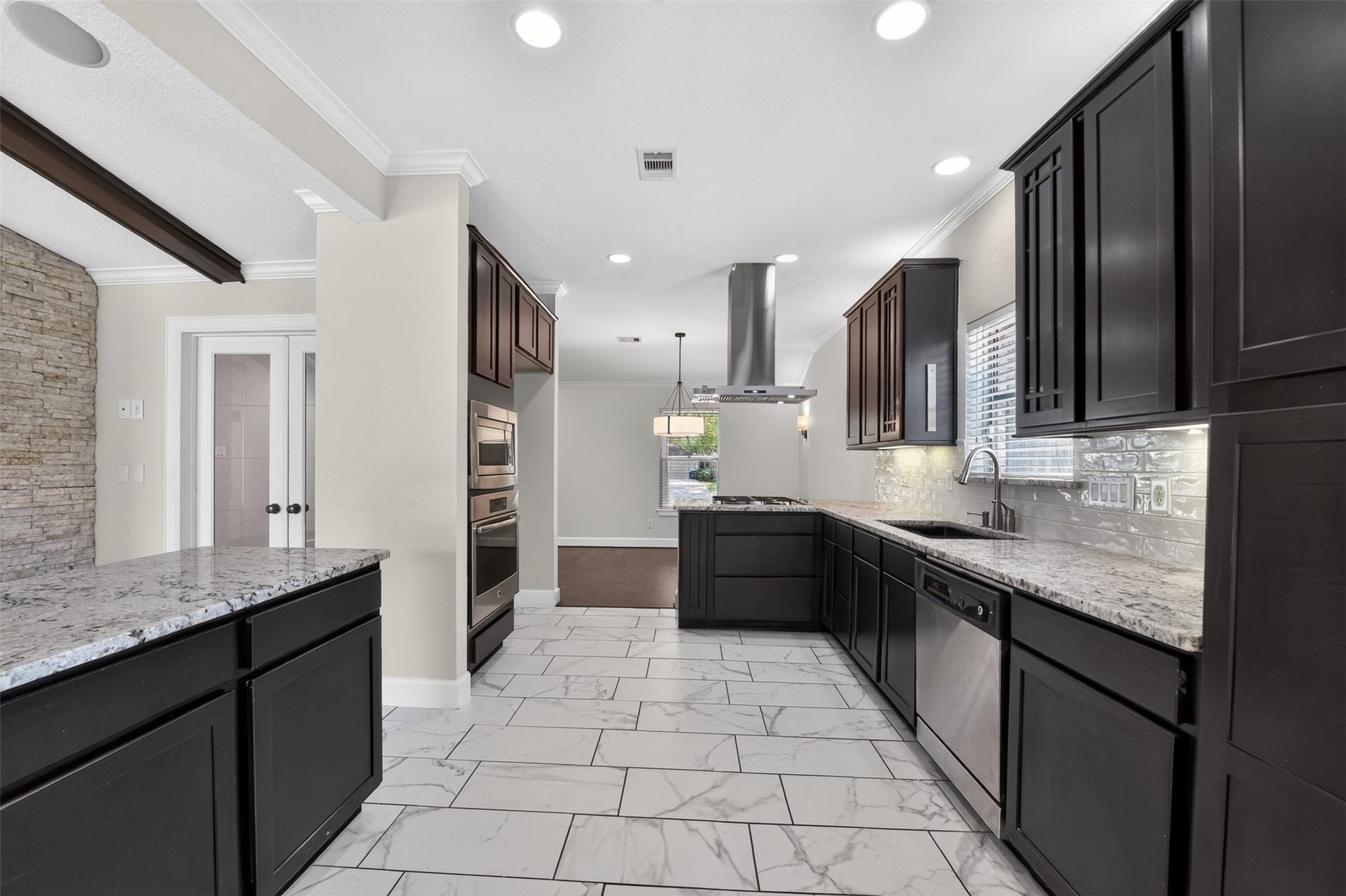 4023 Bayou Grove Drive, Seabrook, TX 77586 4023 Bayou Grove Drive, Seabrook, TX 77586