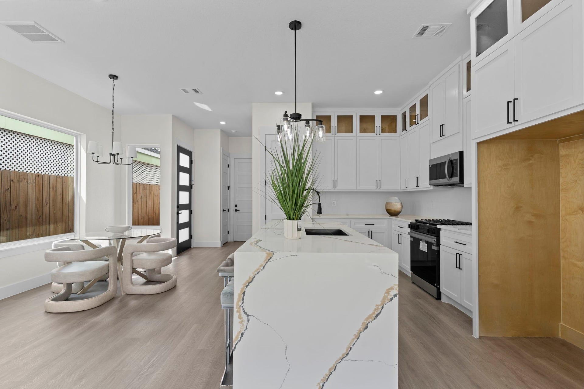 6818 Avenue F, Houston, TX 77011 6818 Avenue F, Houston, TX 77011