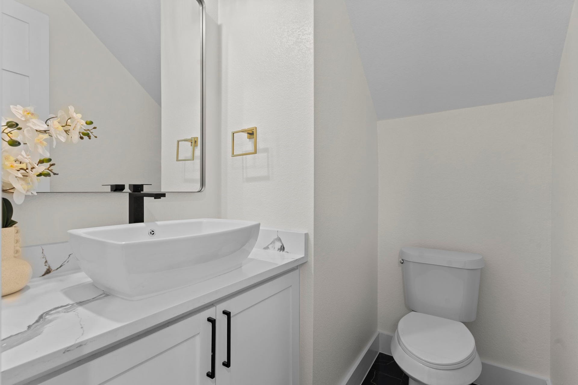 6818 Avenue F, Houston, TX 77011 6818 Avenue F, Houston, TX 77011