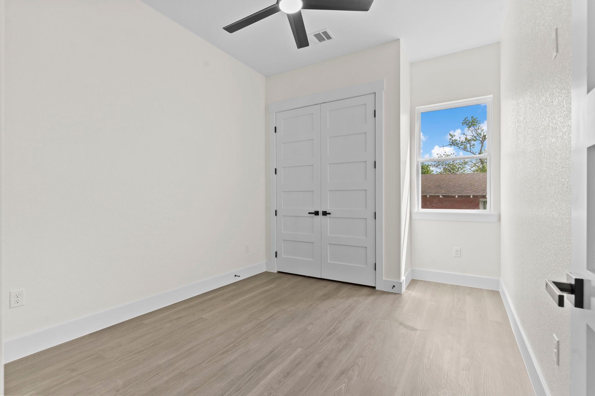 6818 Avenue F, Houston, TX 77011 6818 Avenue F, Houston, TX 77011