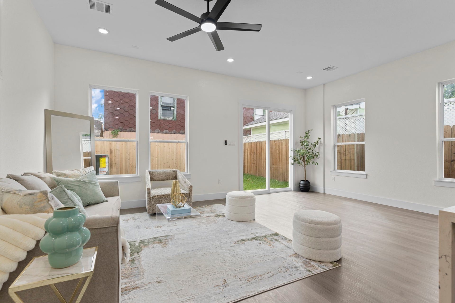 6818 Avenue F, Houston, TX 77011 6818 Avenue F, Houston, TX 77011