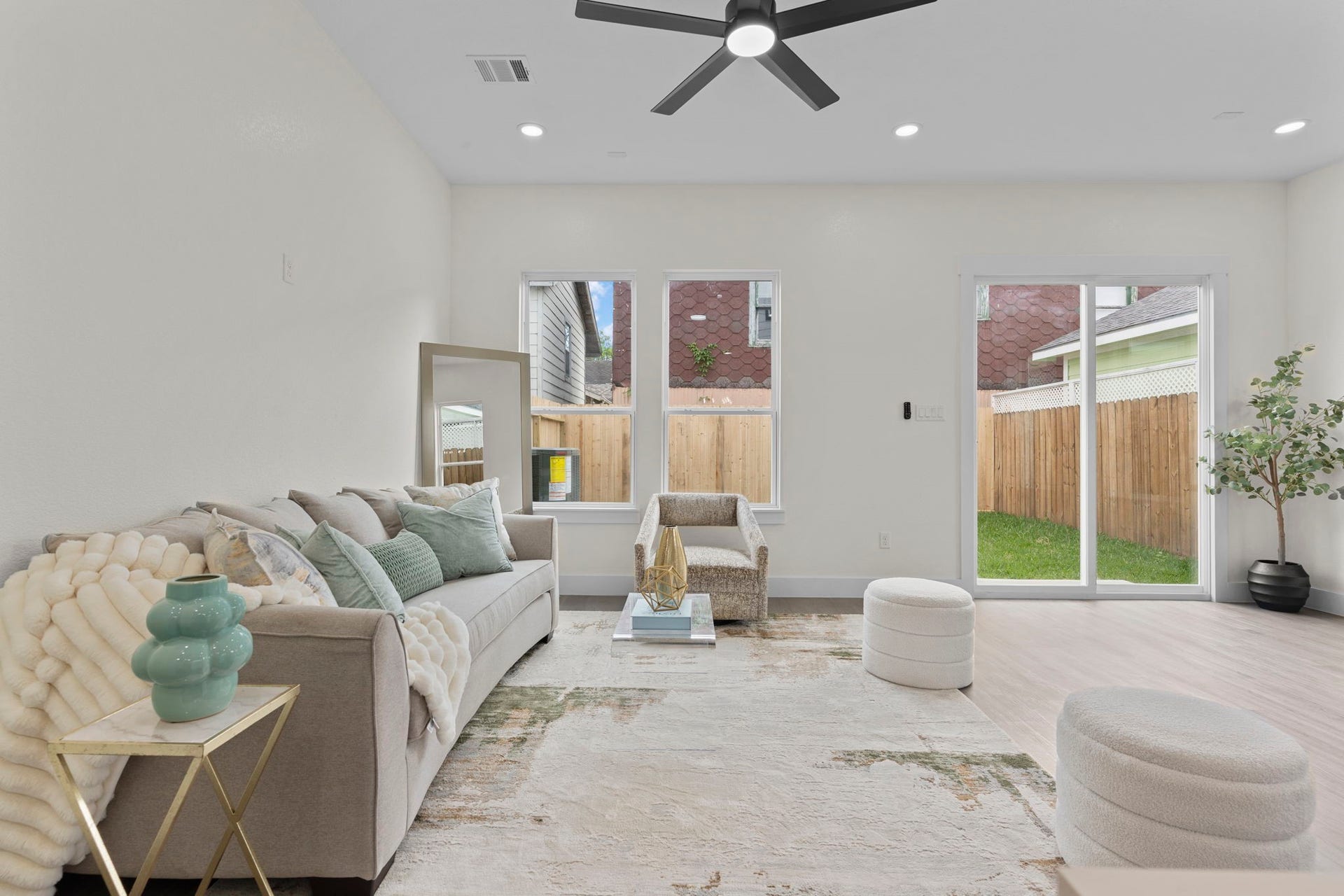 6818 Avenue F, Houston, TX 77011 6818 Avenue F, Houston, TX 77011
