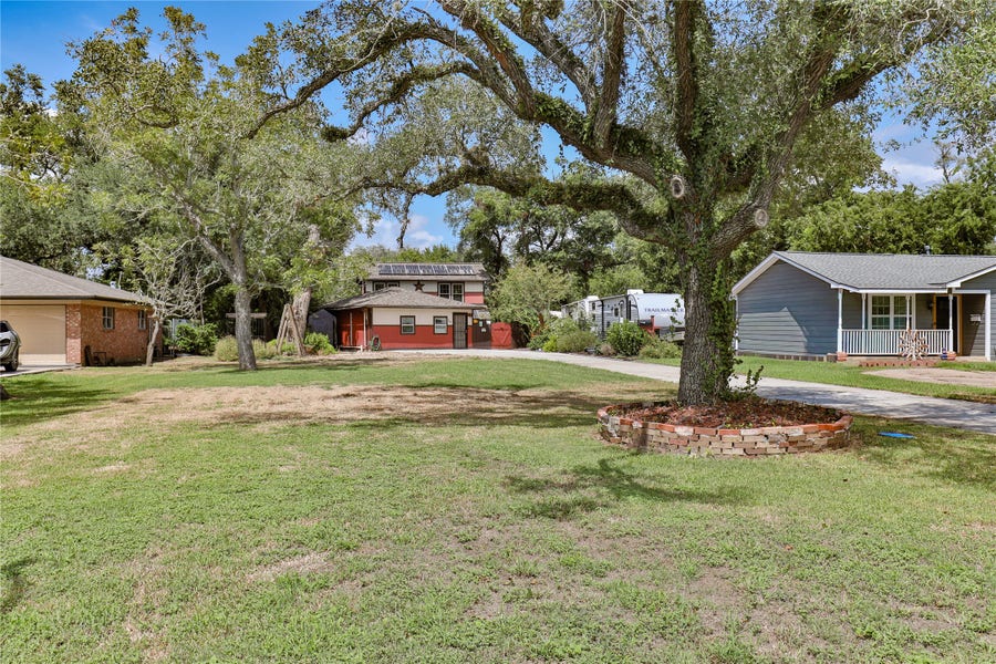 Property photo for 56 Leeder Court, Lake Jackson, TX