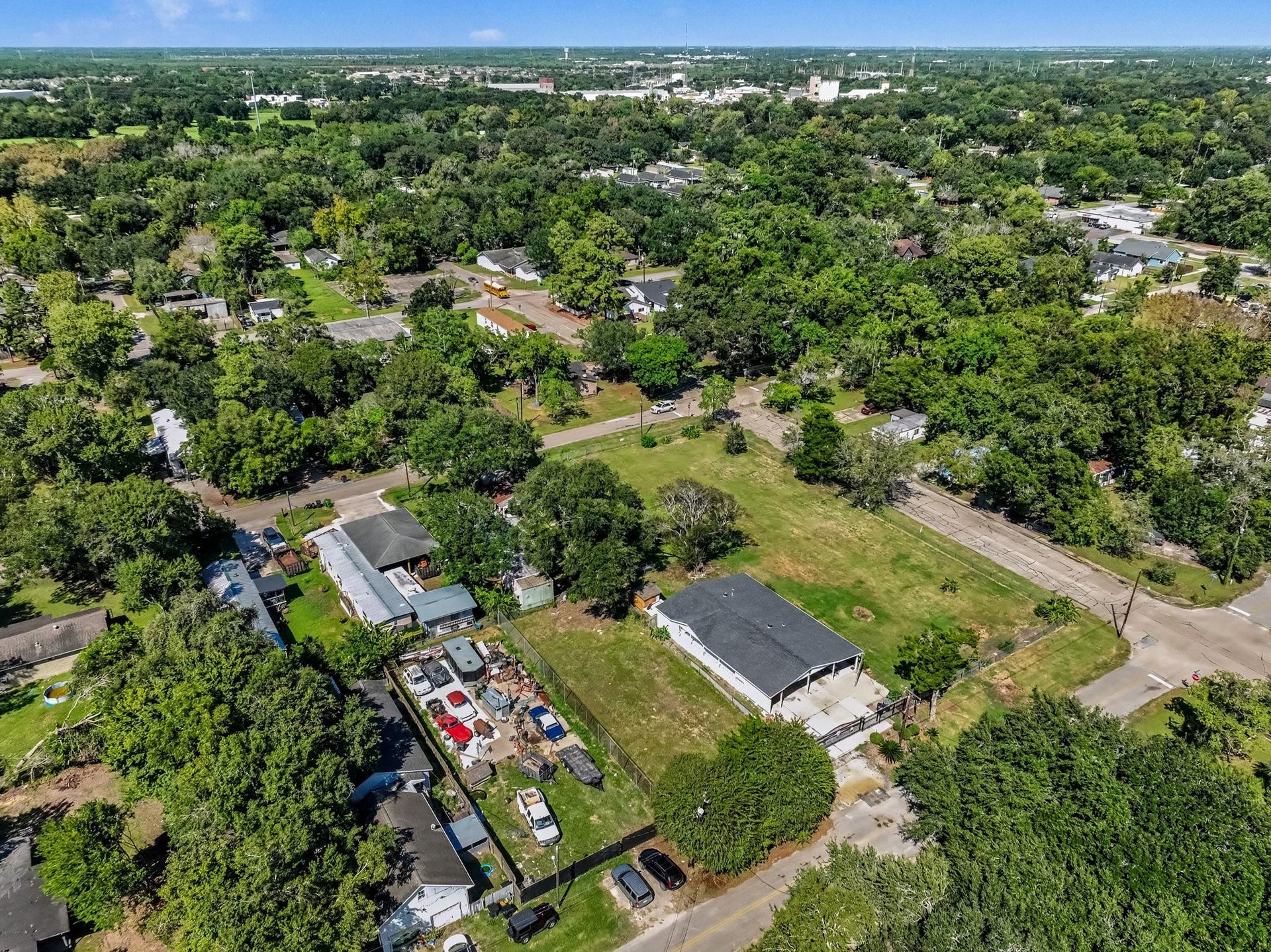 1814 W Blum Street, Alvin, TX 77511 1814 W Blum Street, Alvin, TX 77511