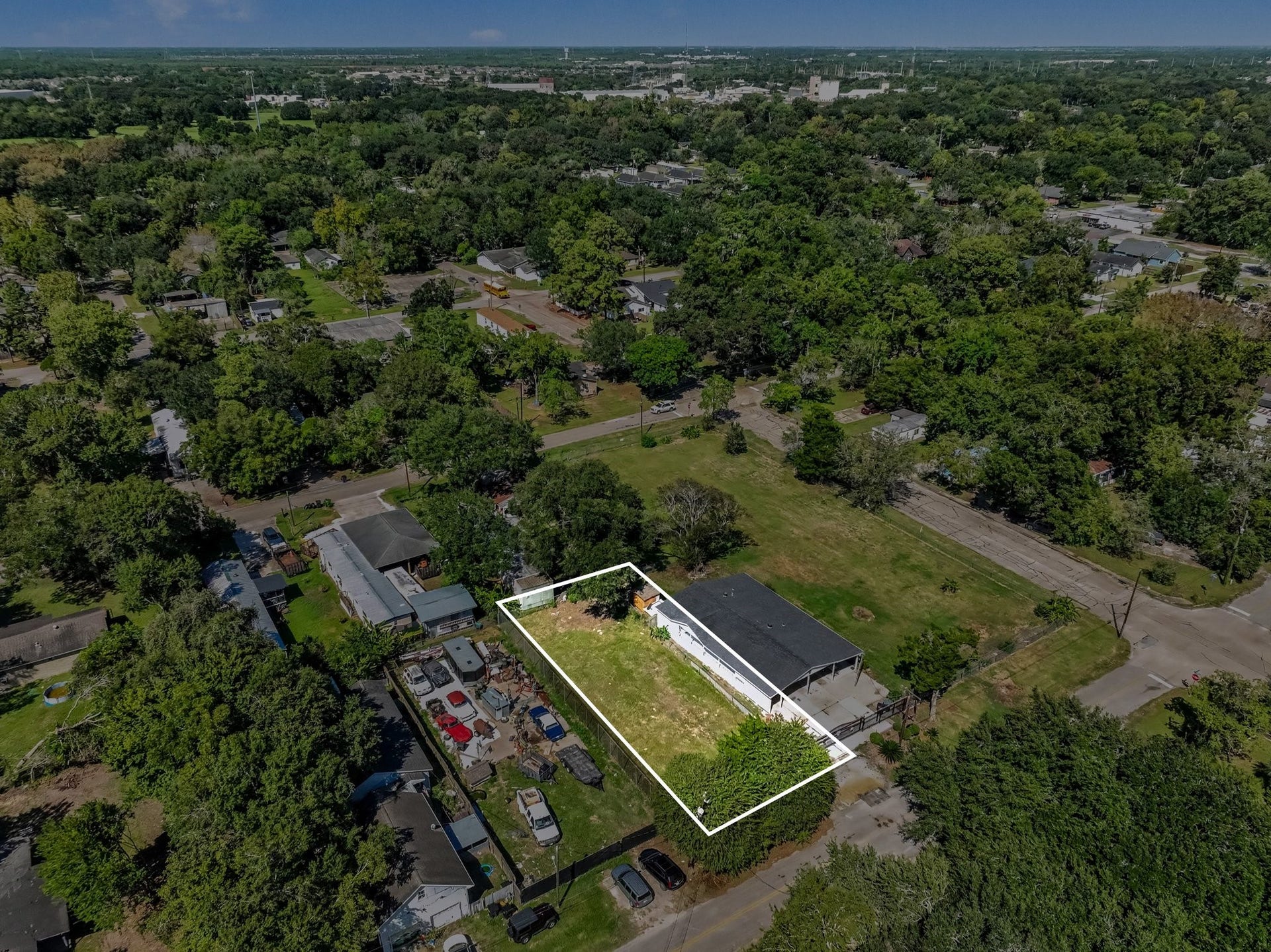 1814 W Blum Street, Alvin, TX 77511 1814 W Blum Street, Alvin, TX 77511