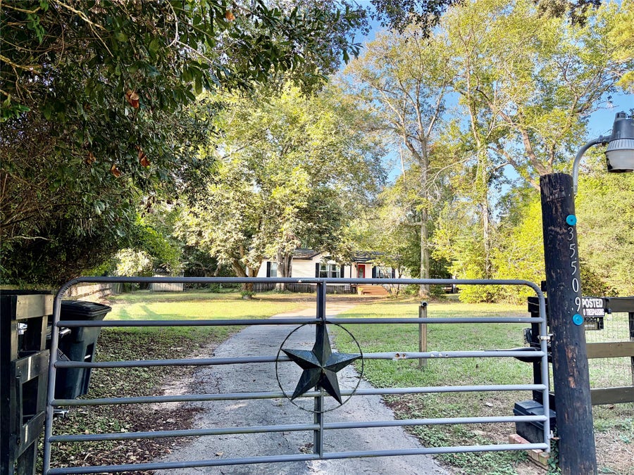 Property photo for 35509 Royal Road, Pattison, TX